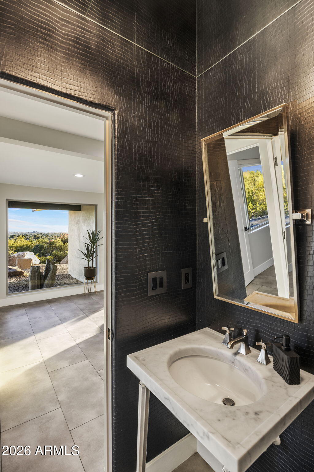 5518 E ROCKRIDGE Road