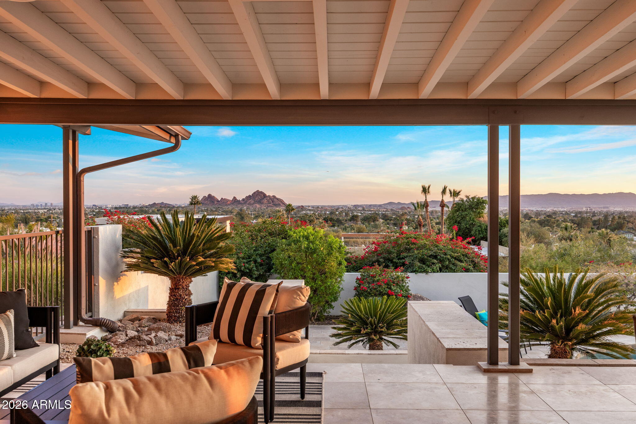 5518 E ROCKRIDGE Road