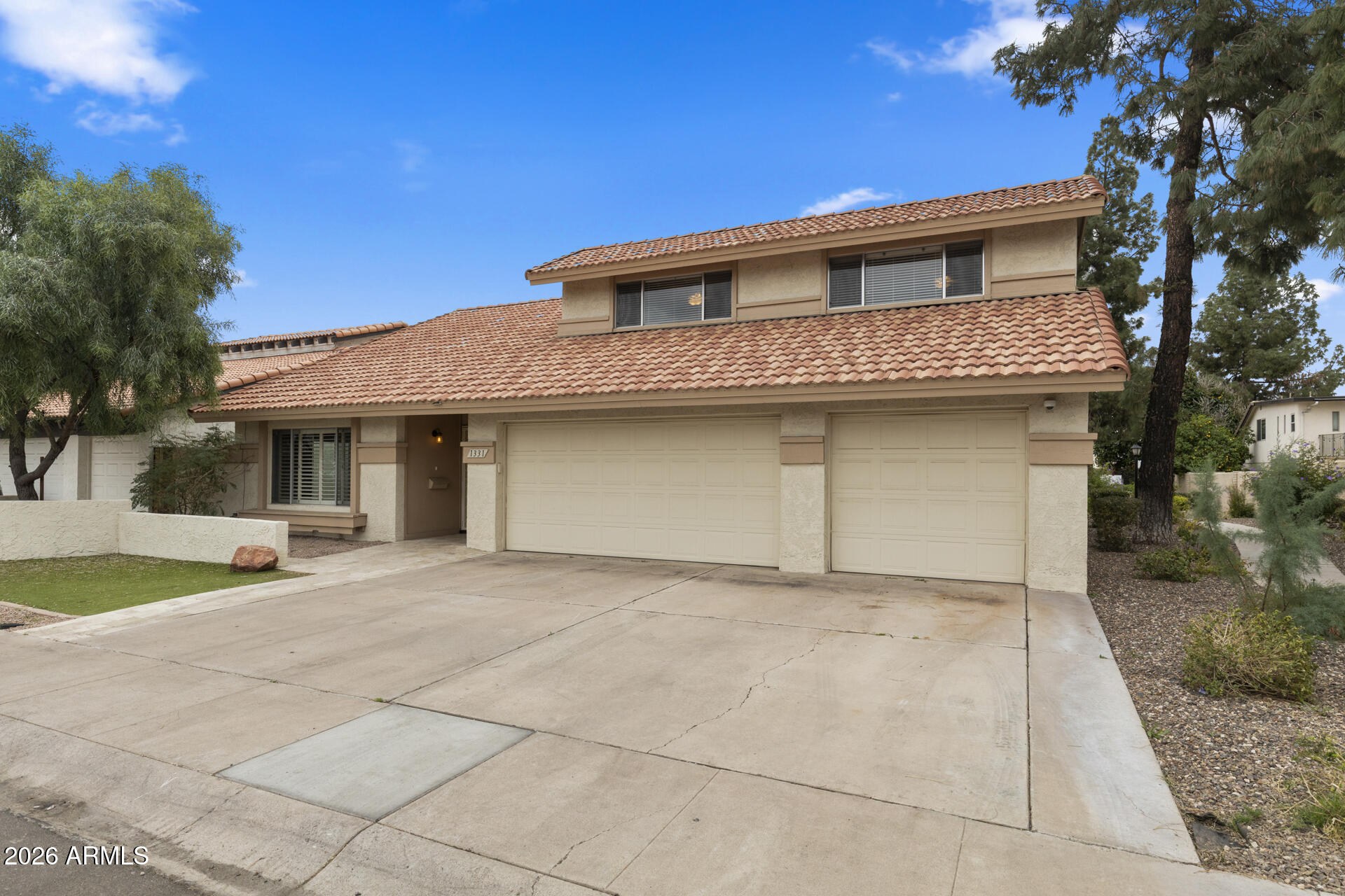 1331 E NORTHSHORE Drive