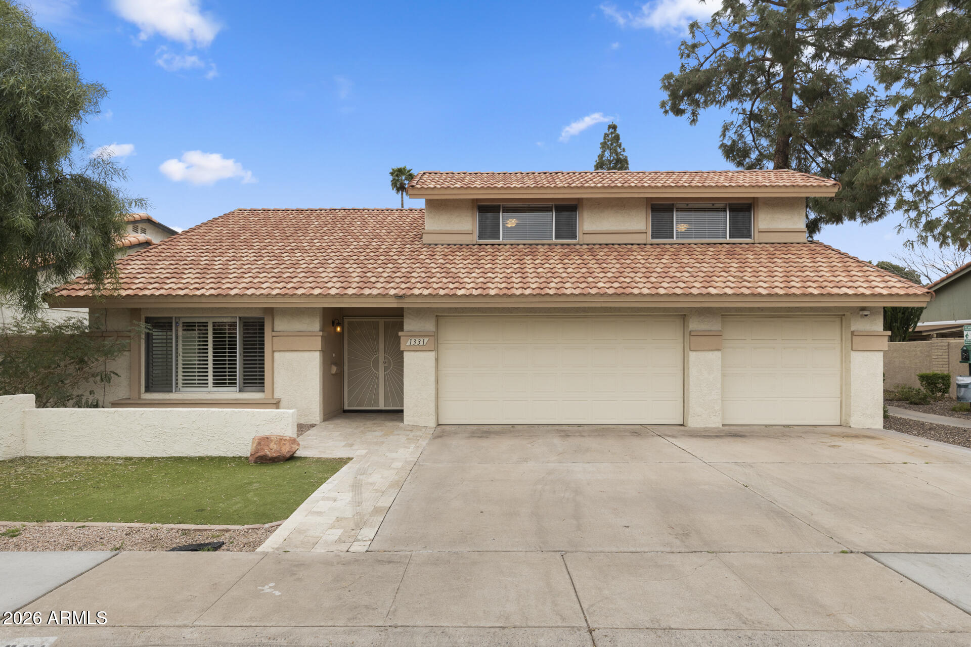 1331 E NORTHSHORE Drive