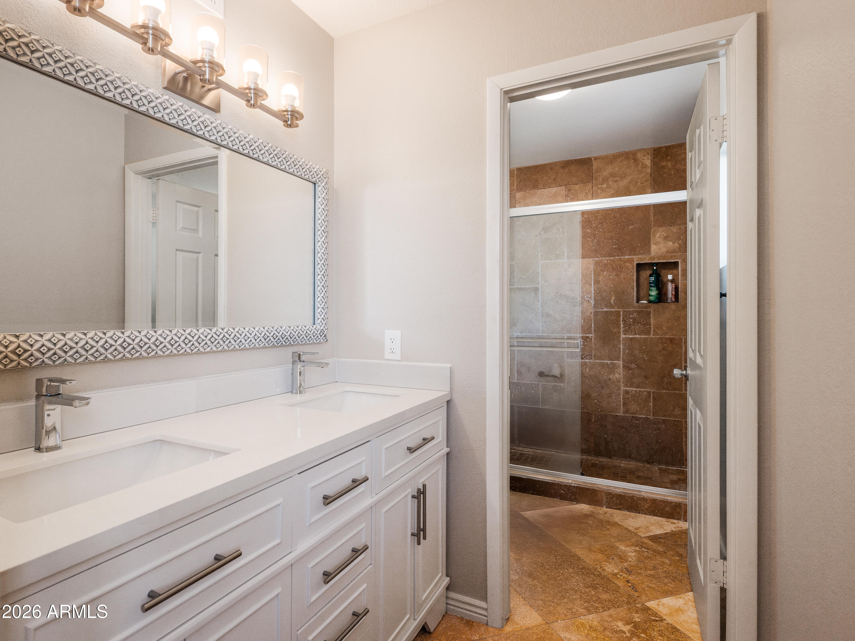 4916 E PERSHING Avenue