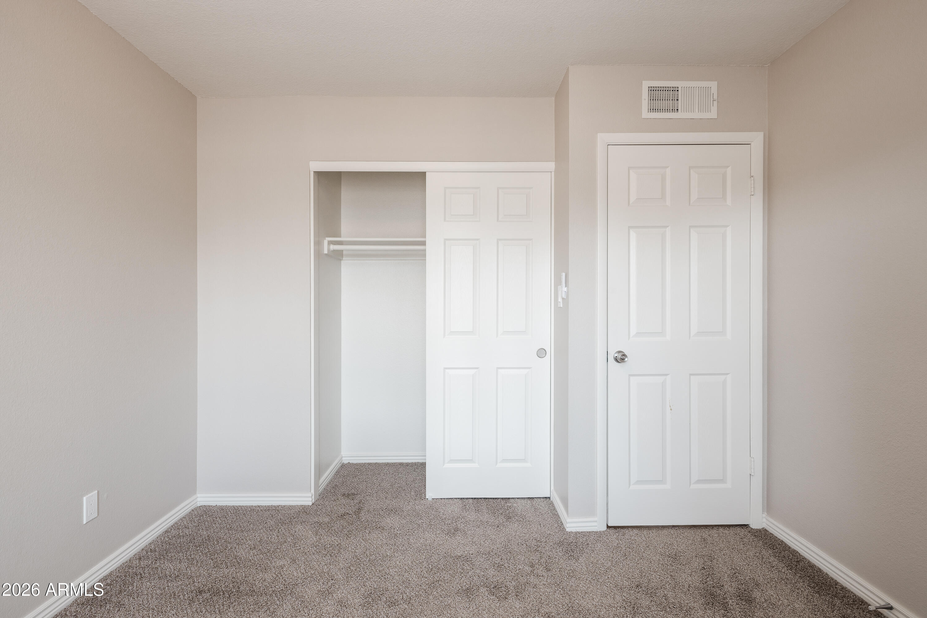 4916 E PERSHING Avenue