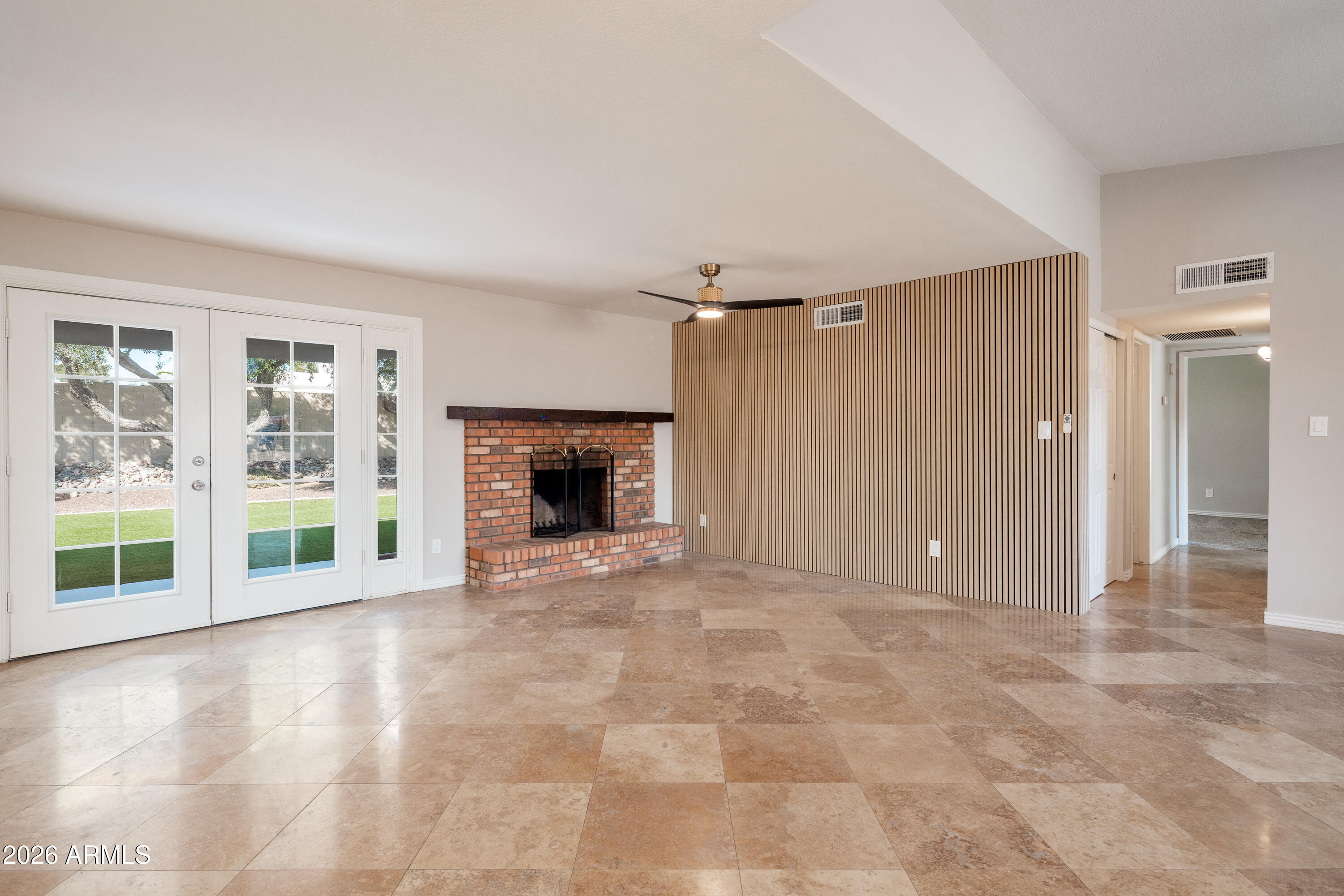 4916 E PERSHING Avenue