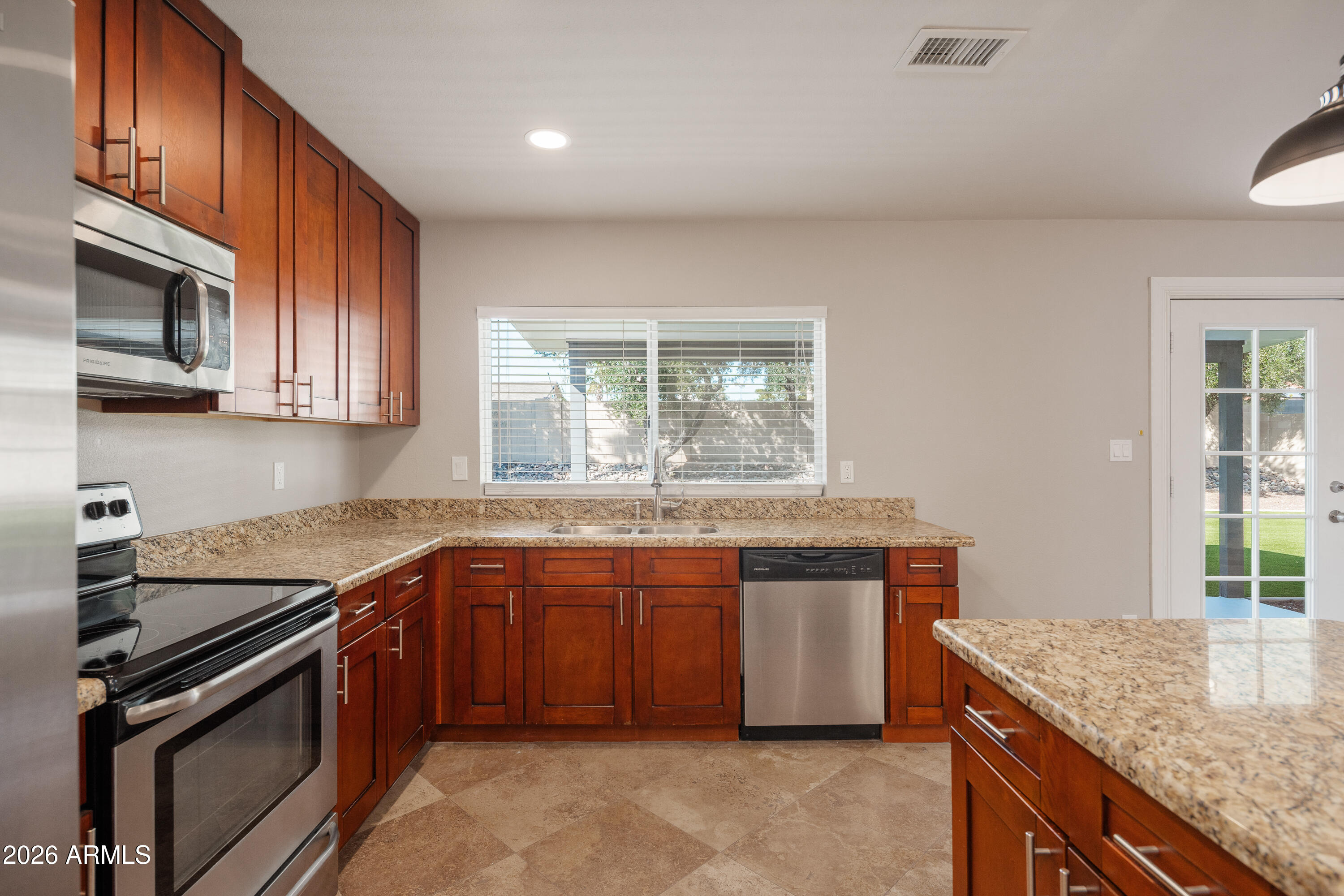 4916 E PERSHING Avenue