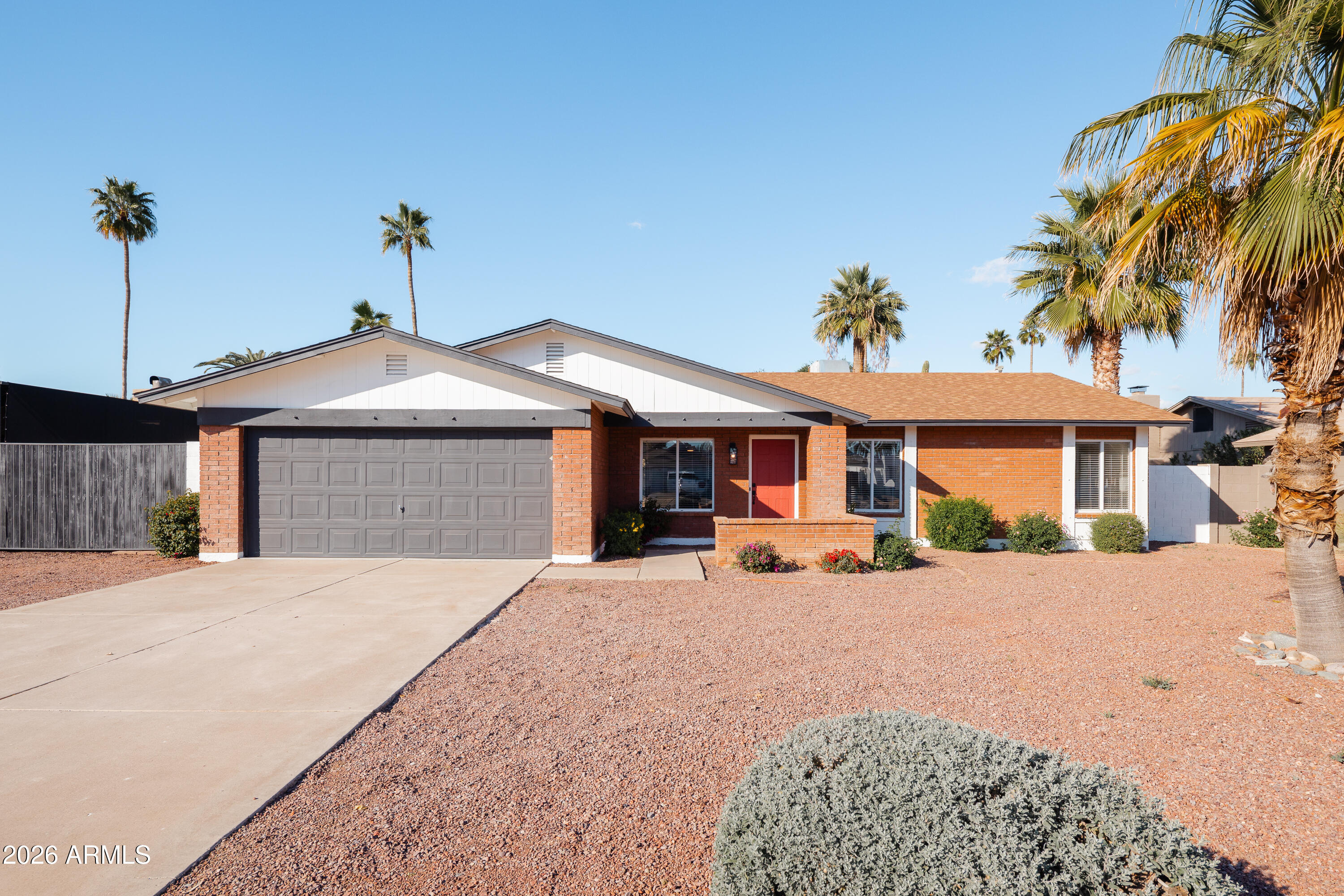 4916 E PERSHING Avenue