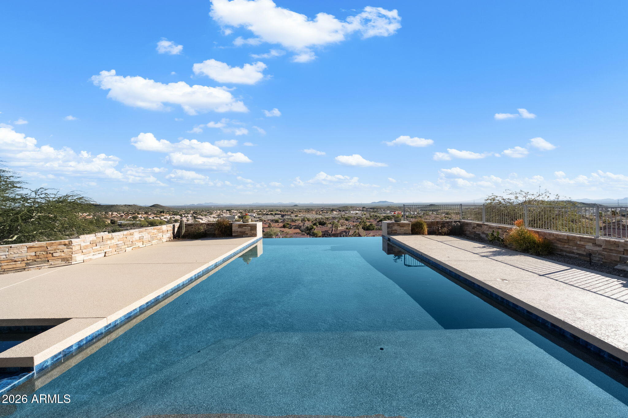 785 E WINDMERE Drive