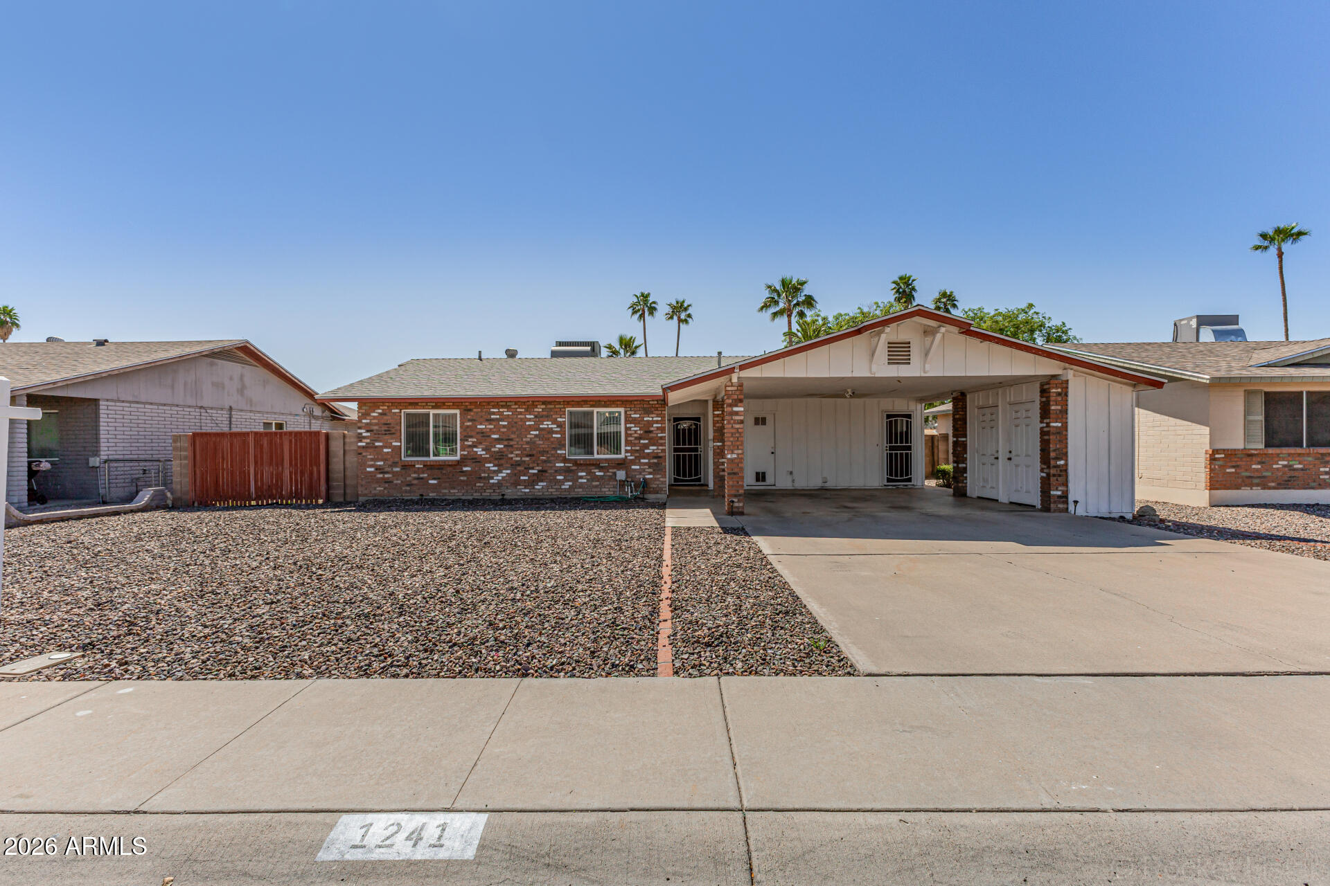 1241 W LAREDO Street