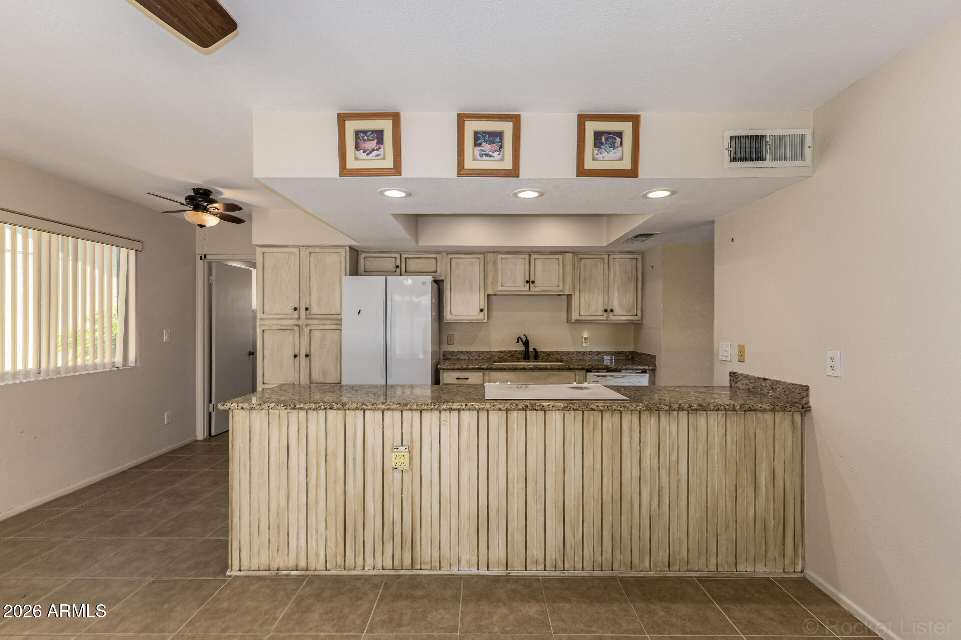 1241 W LAREDO Street