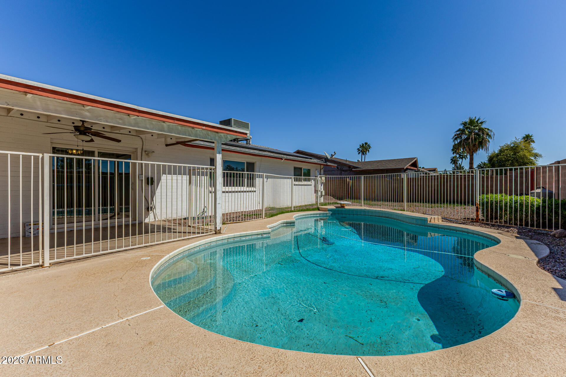 1241 W LAREDO Street
