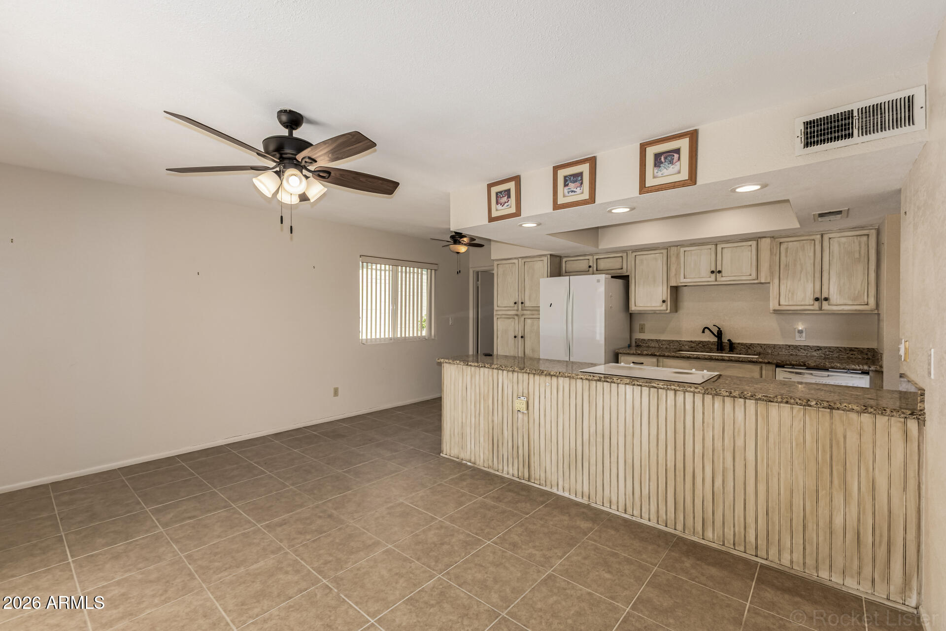 1241 W LAREDO Street