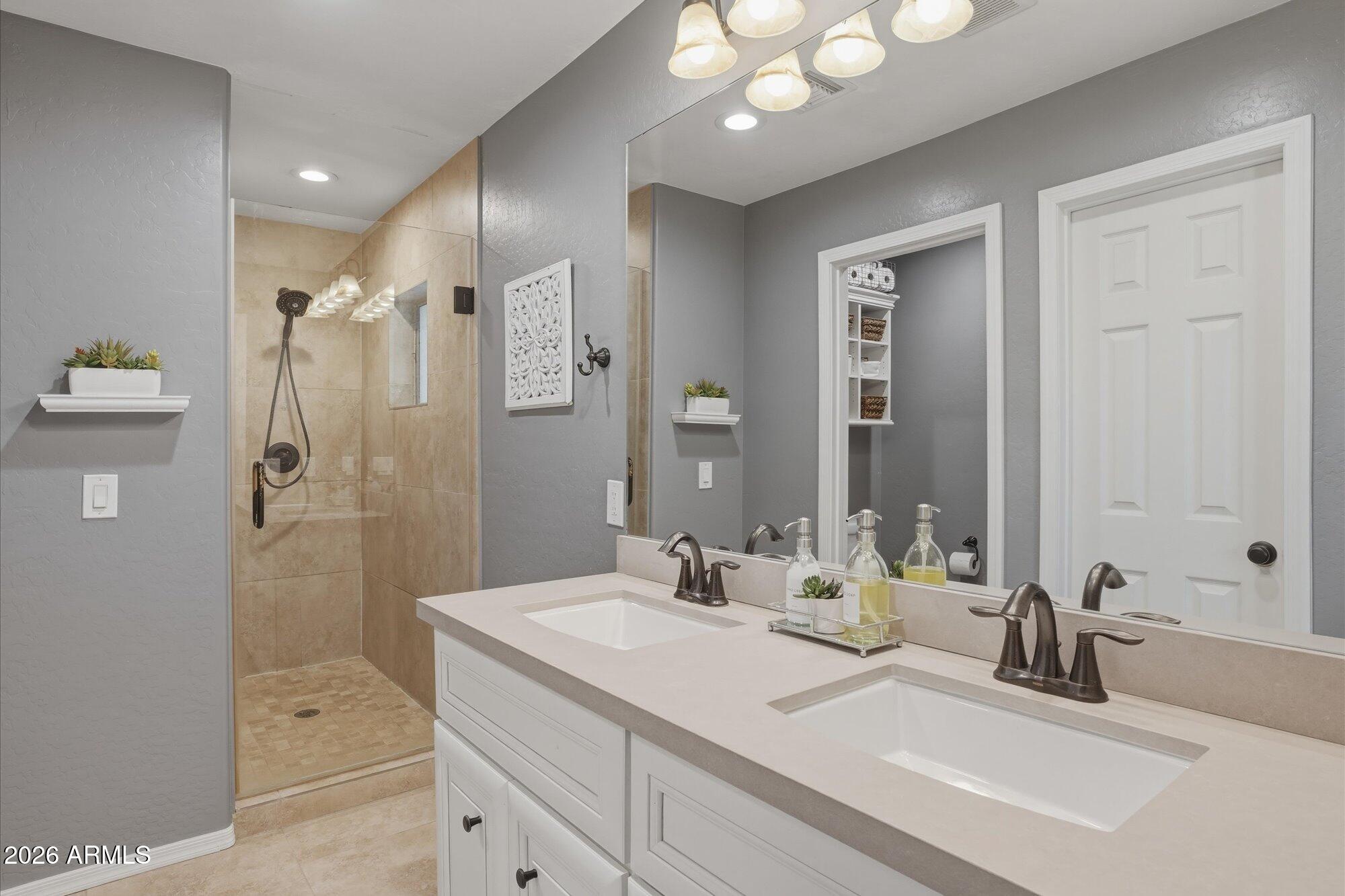 5008 E BLOOMFIELD Road