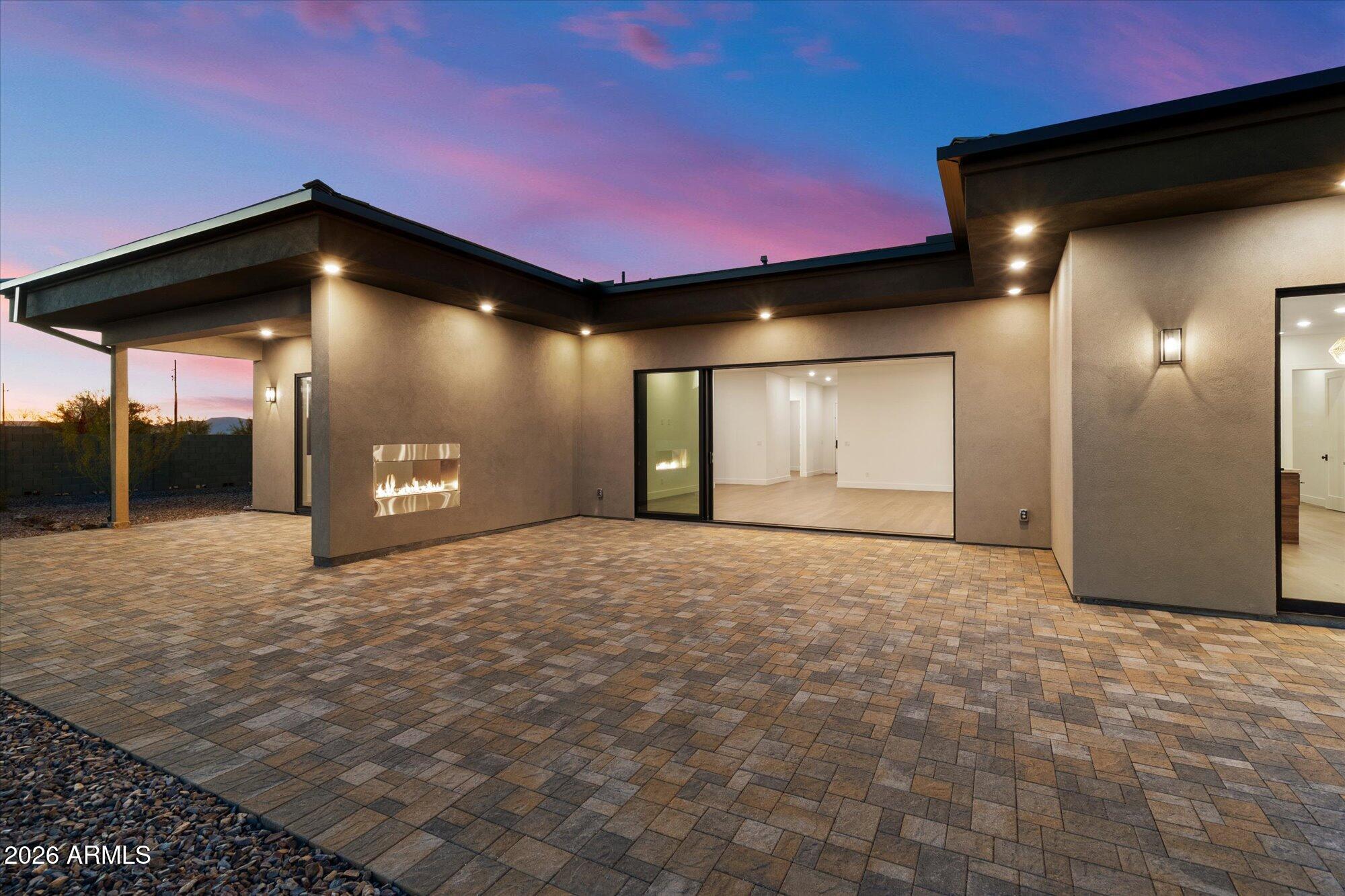 2991 W DESERT HILLS Drive 2