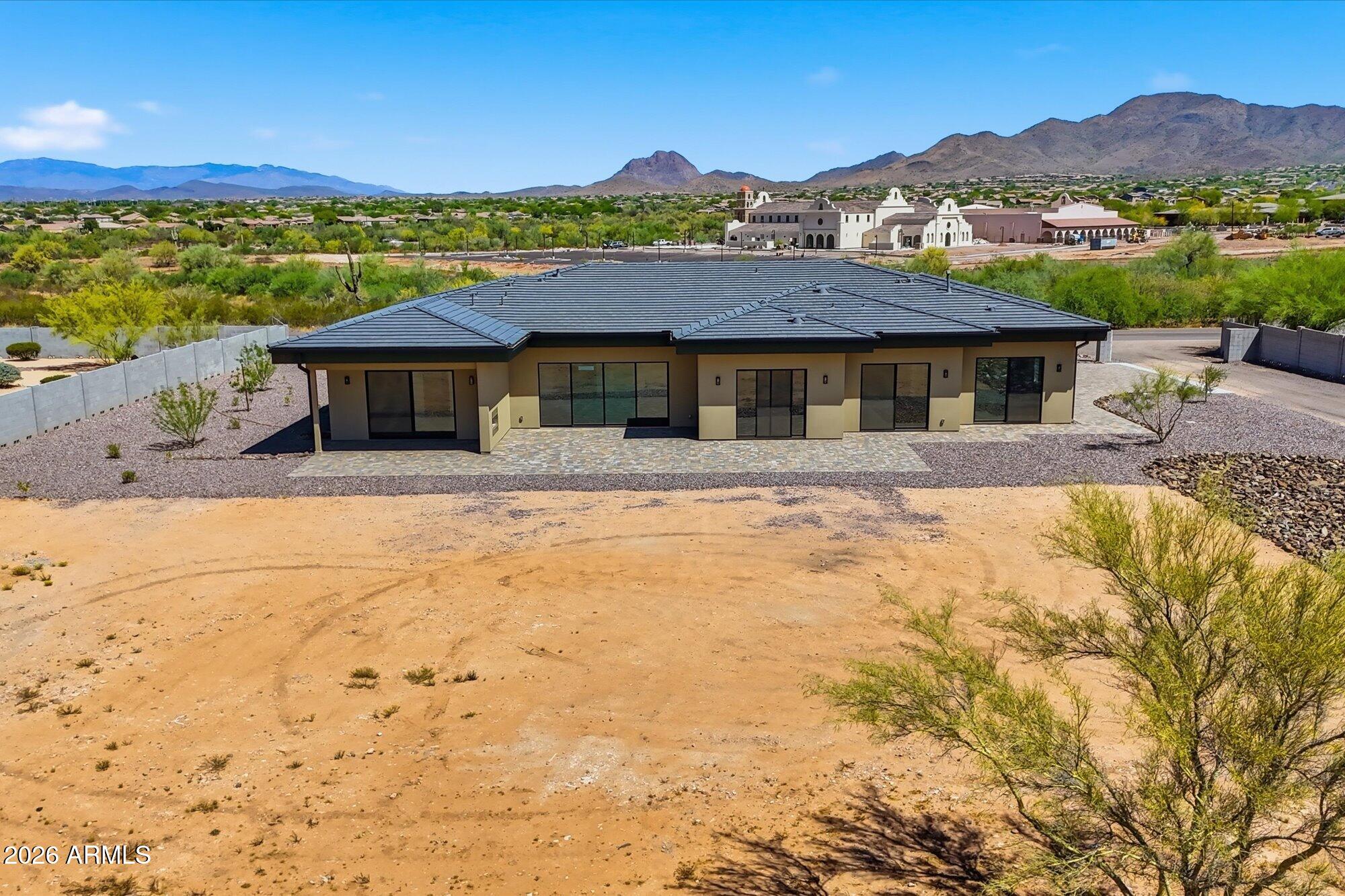 2991 W DESERT HILLS Drive 2