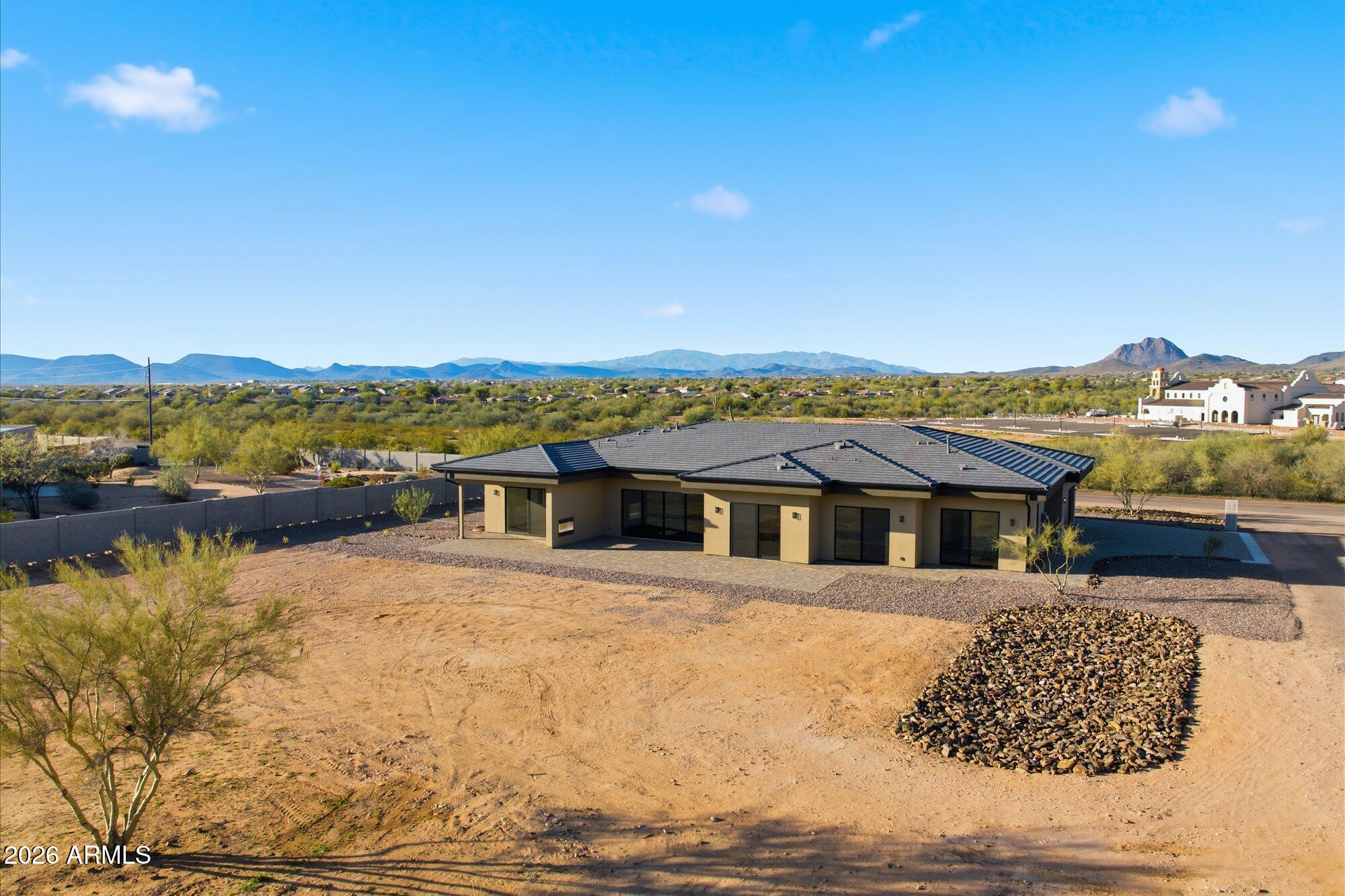 2991 W DESERT HILLS Drive 2