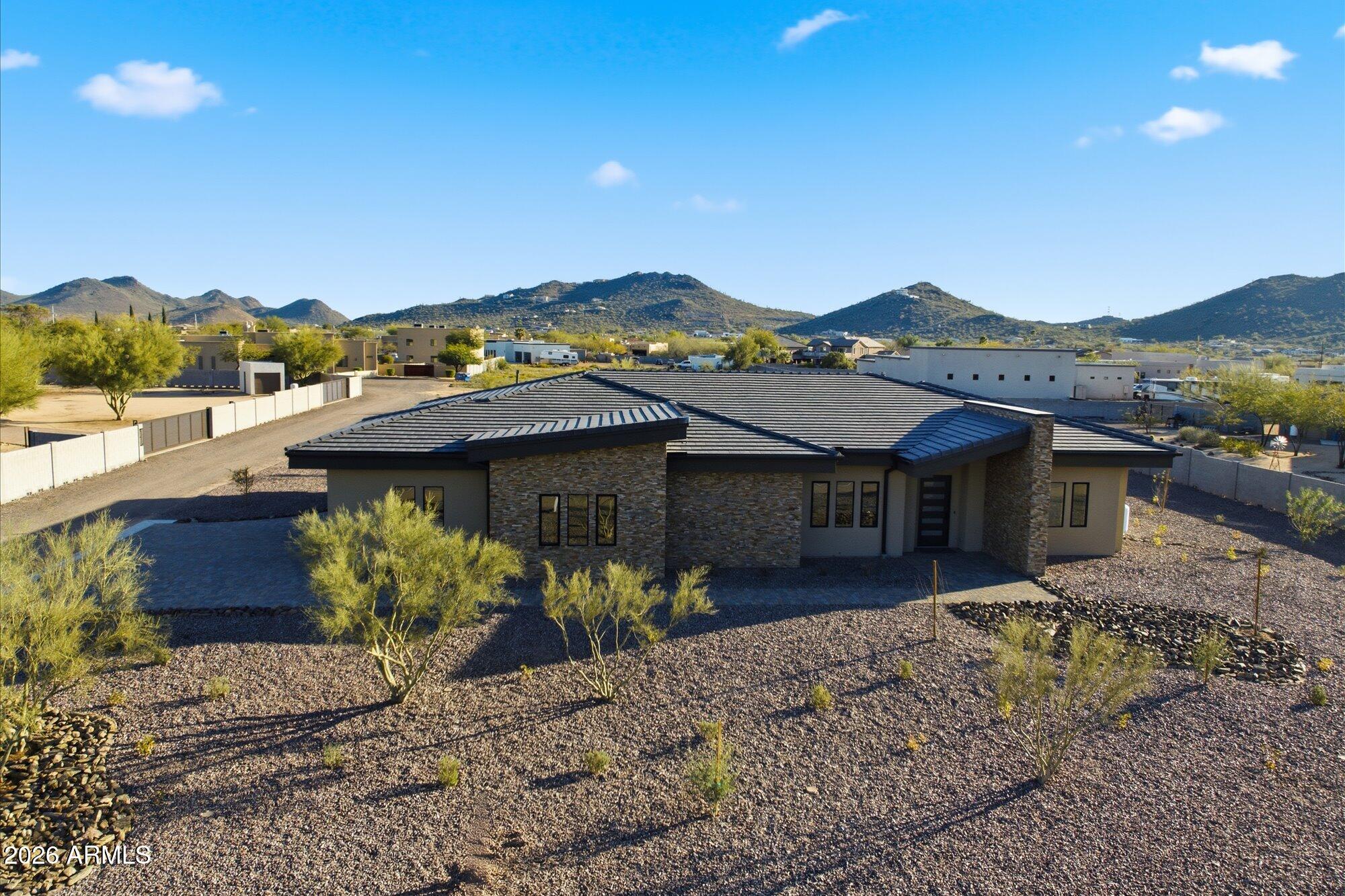 2991 W DESERT HILLS Drive 2