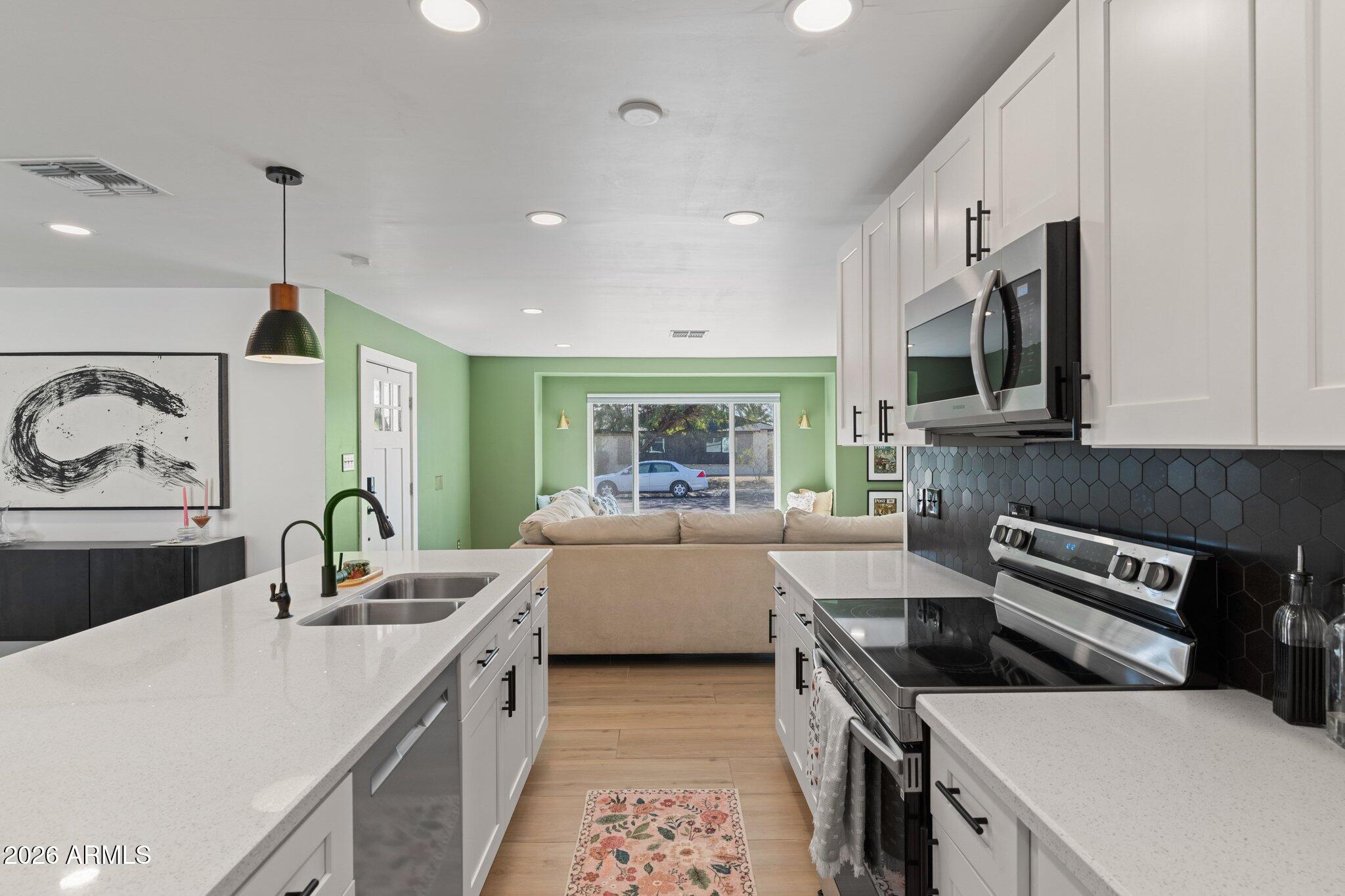 8602 E ROANOKE Avenue