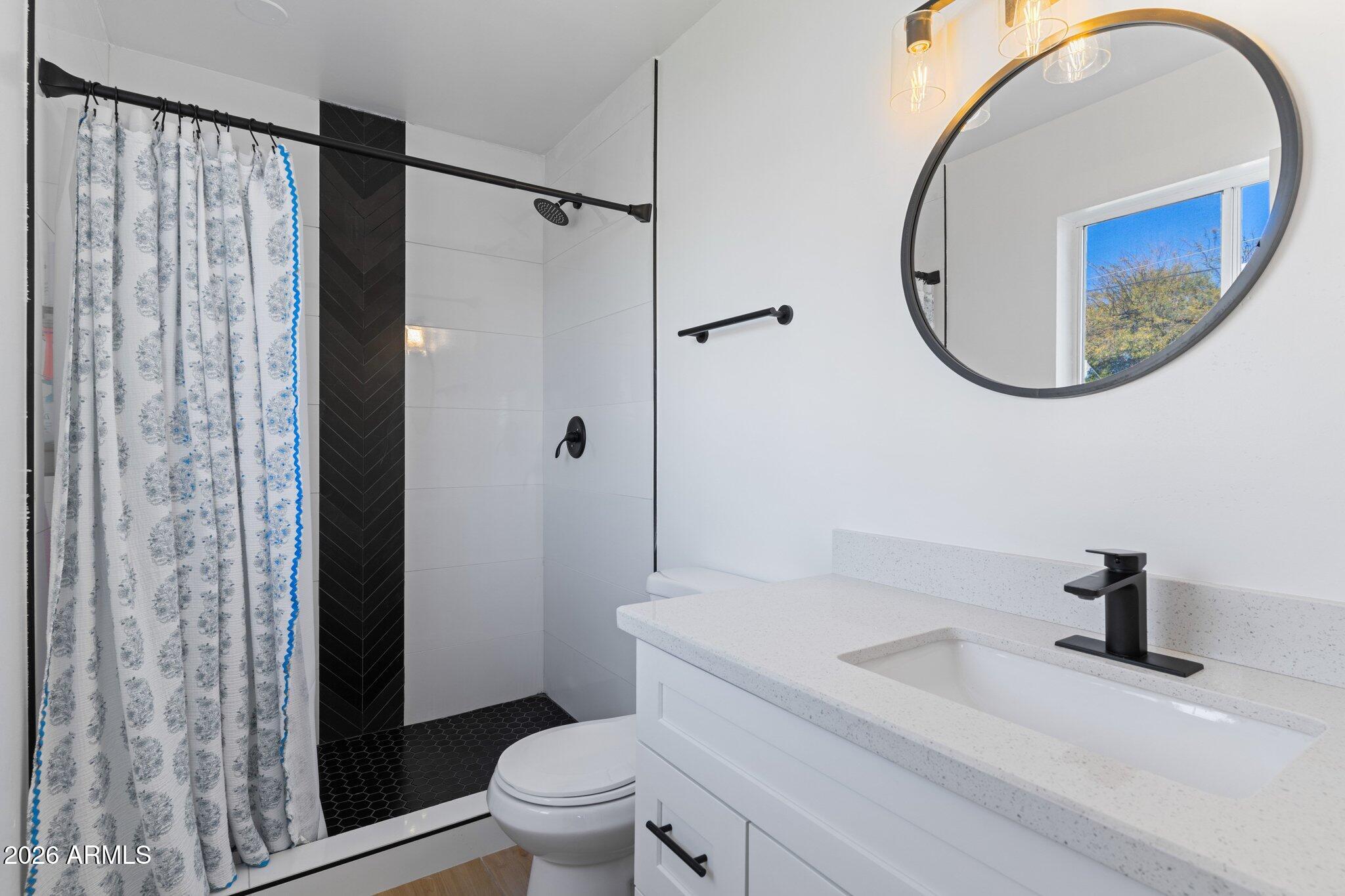 8602 E ROANOKE Avenue