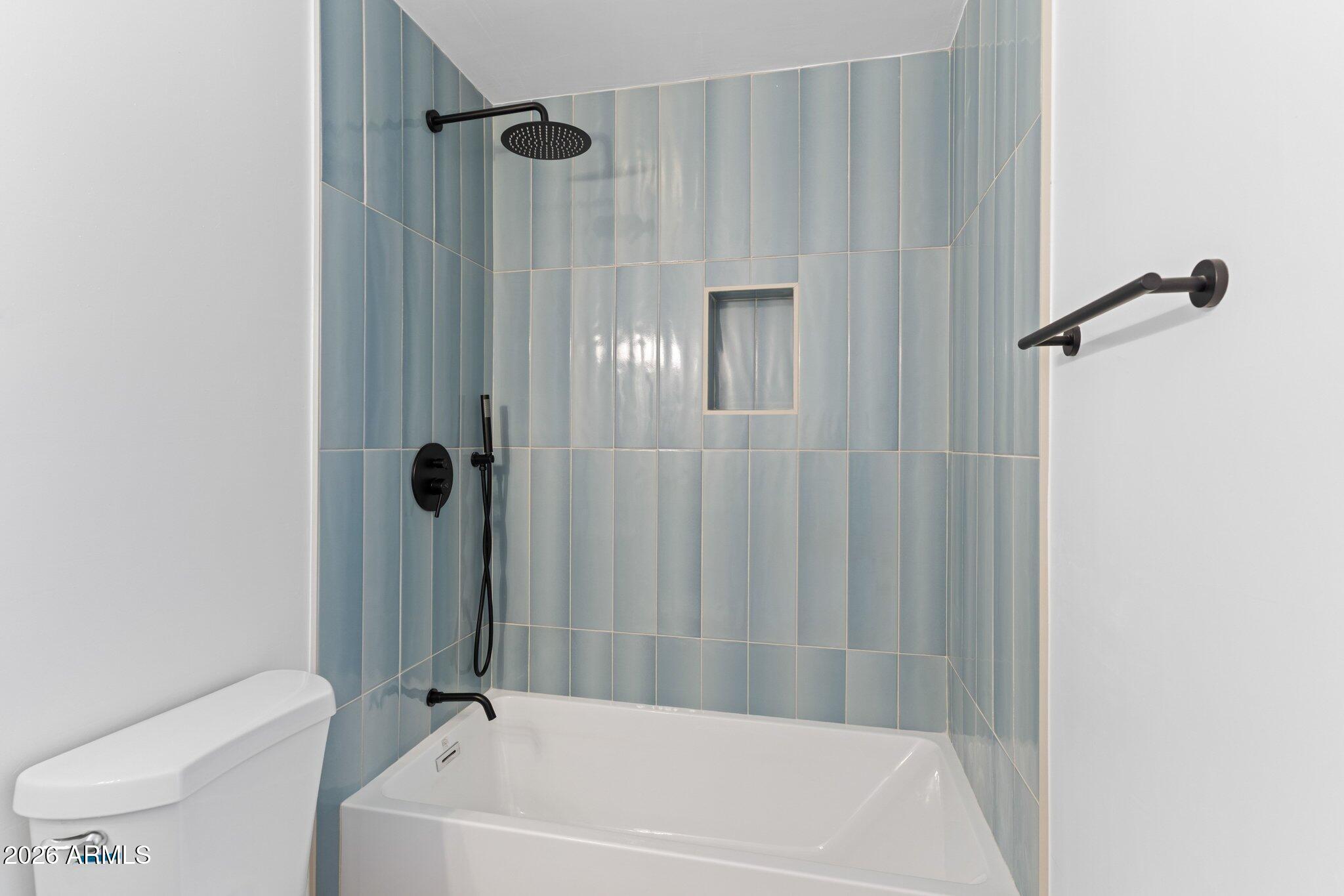 8602 E ROANOKE Avenue