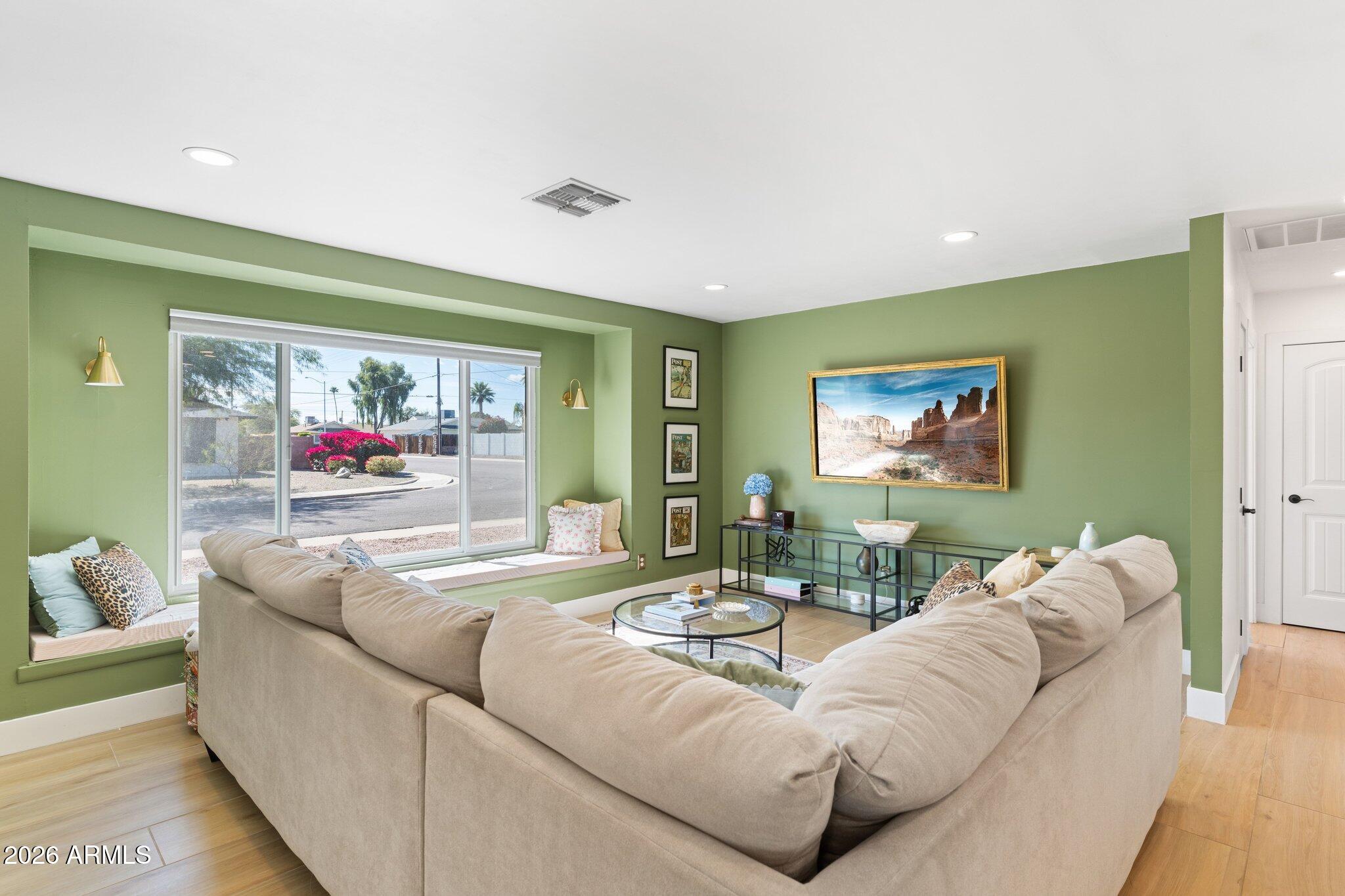 8602 E ROANOKE Avenue