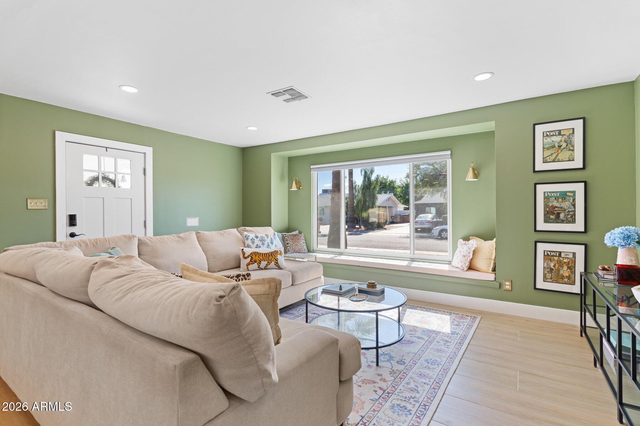 8602 E ROANOKE Avenue