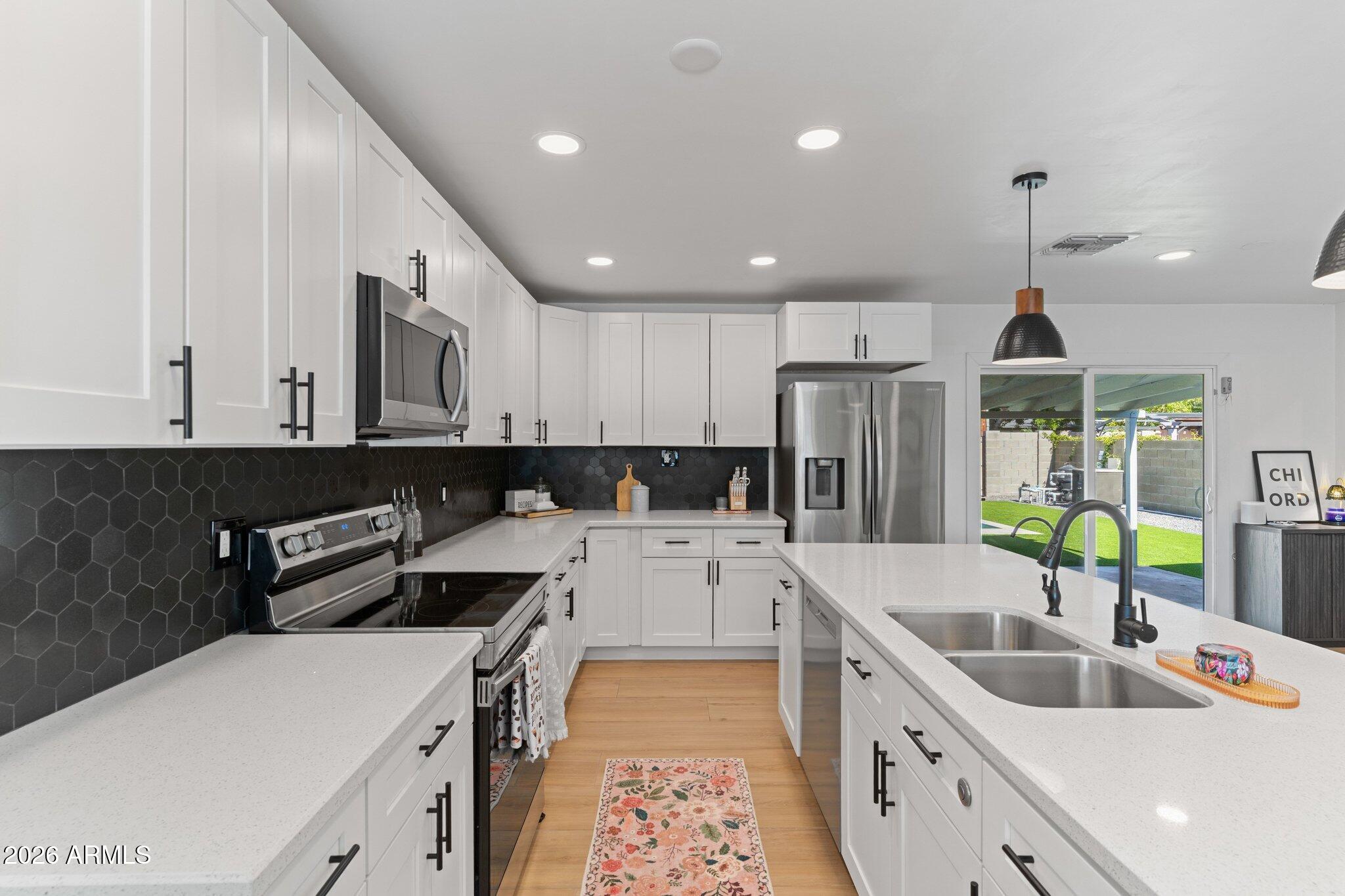 8602 E ROANOKE Avenue