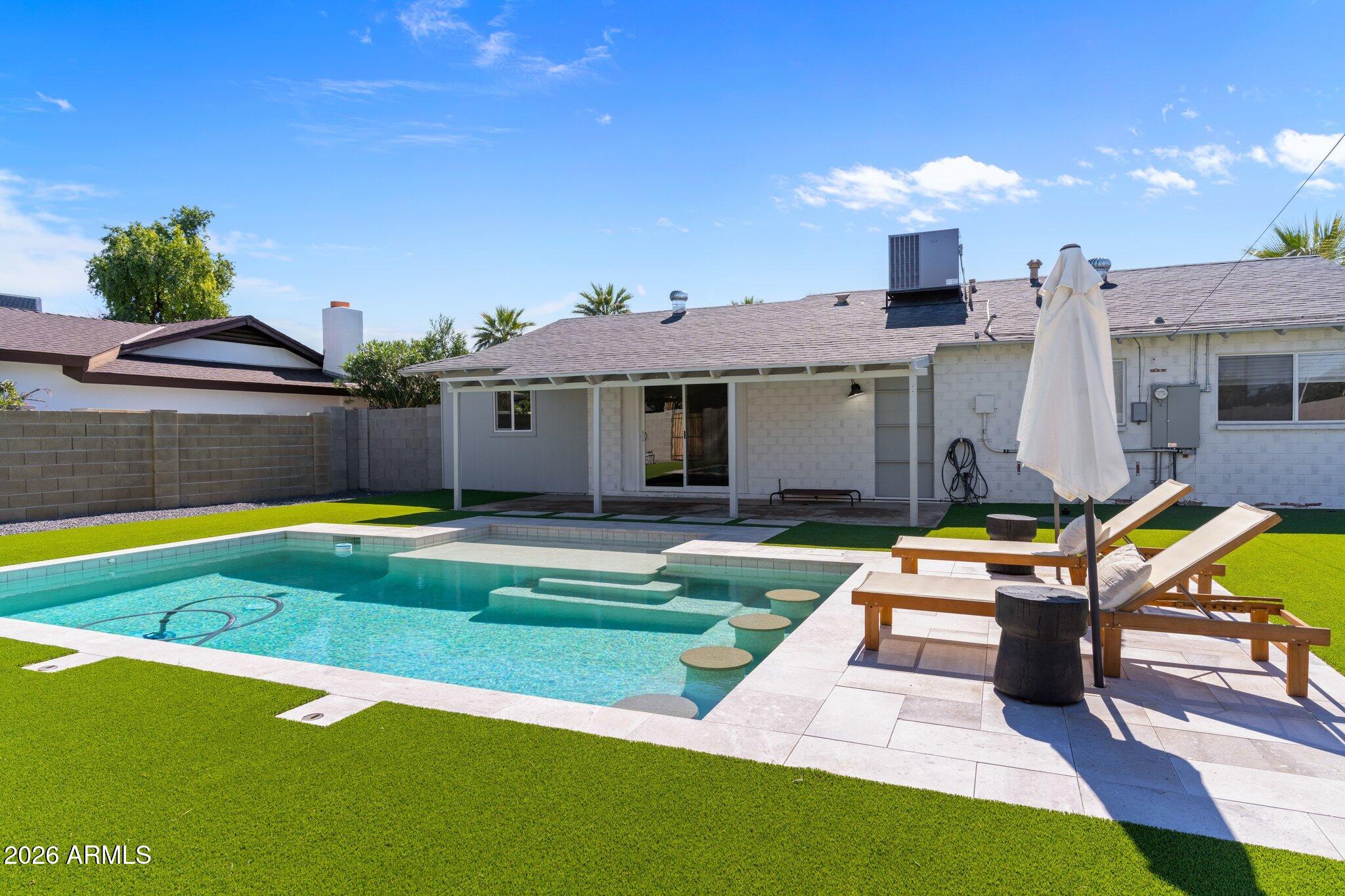 8602 E ROANOKE Avenue