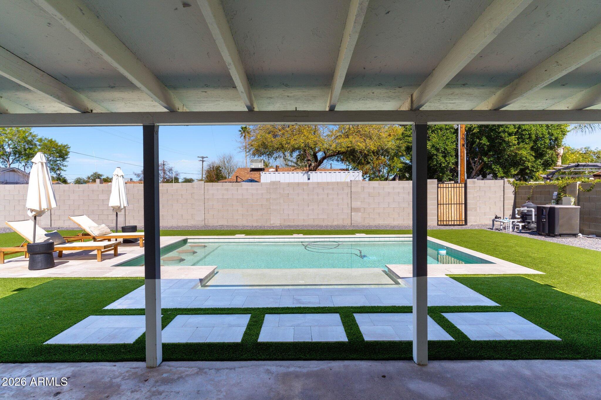 8602 E ROANOKE Avenue