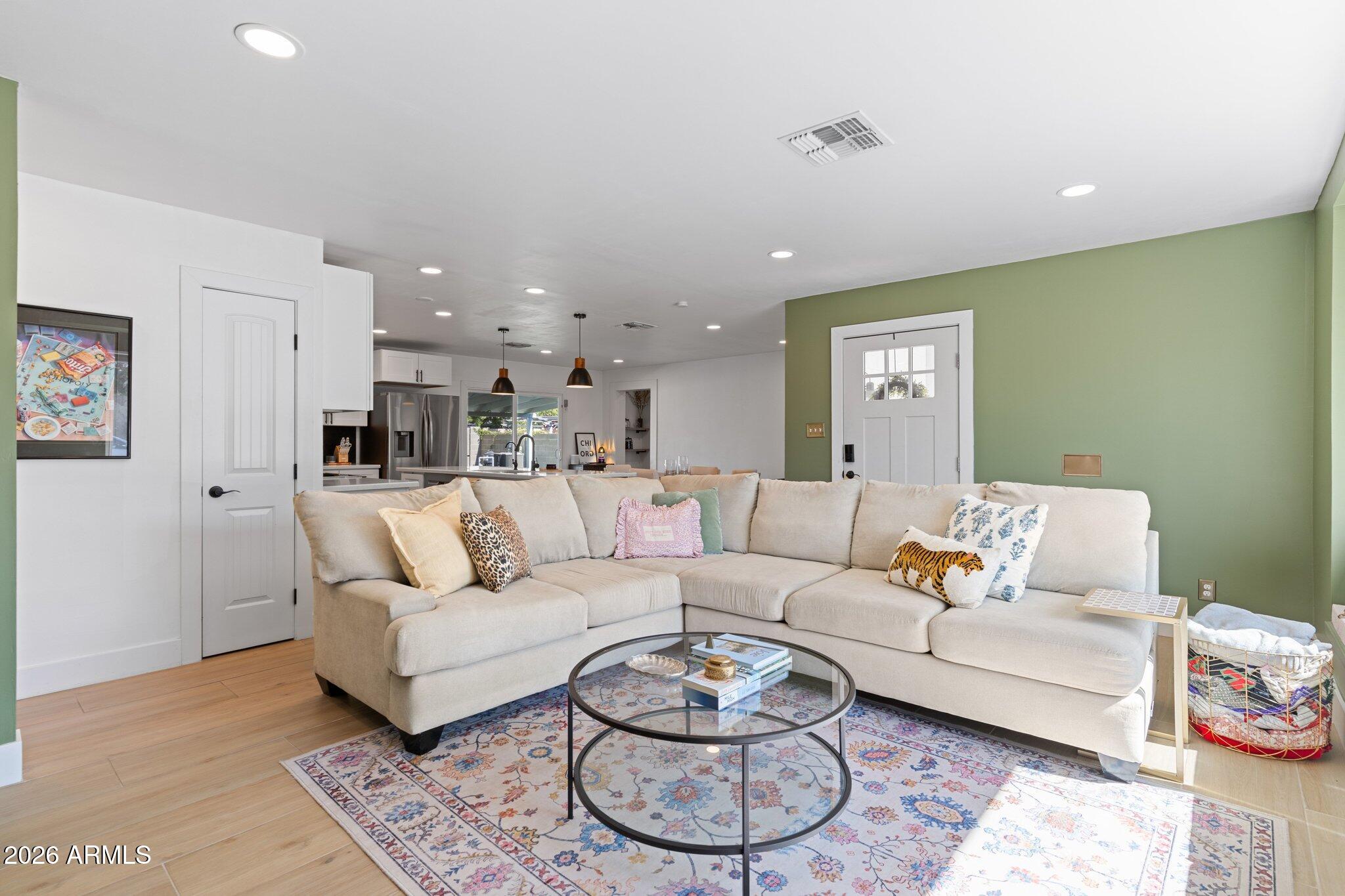 8602 E ROANOKE Avenue