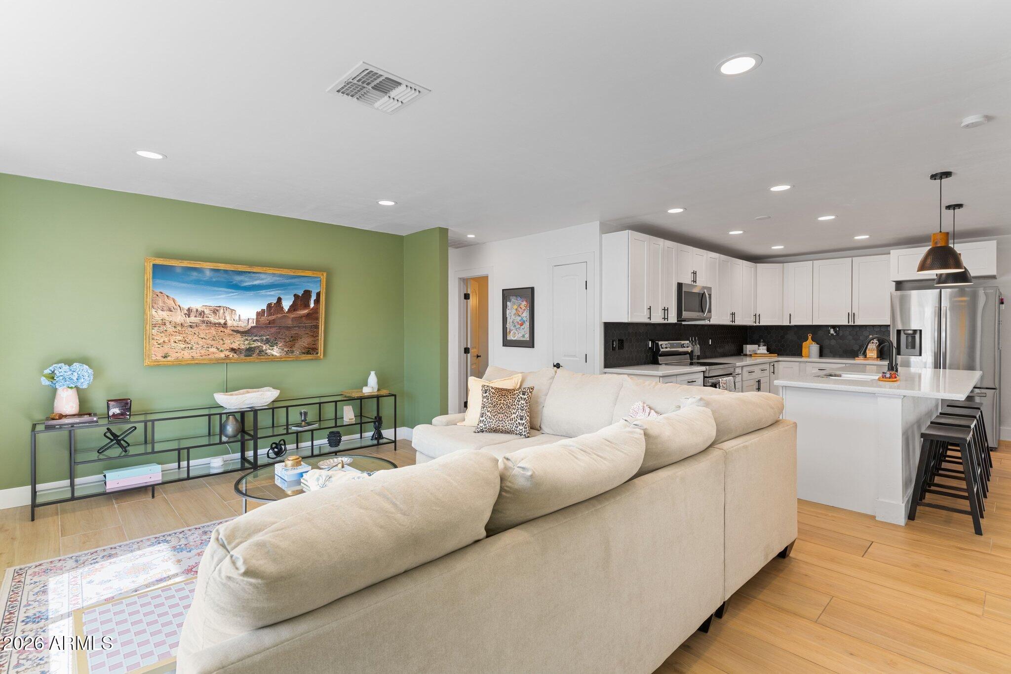 8602 E ROANOKE Avenue