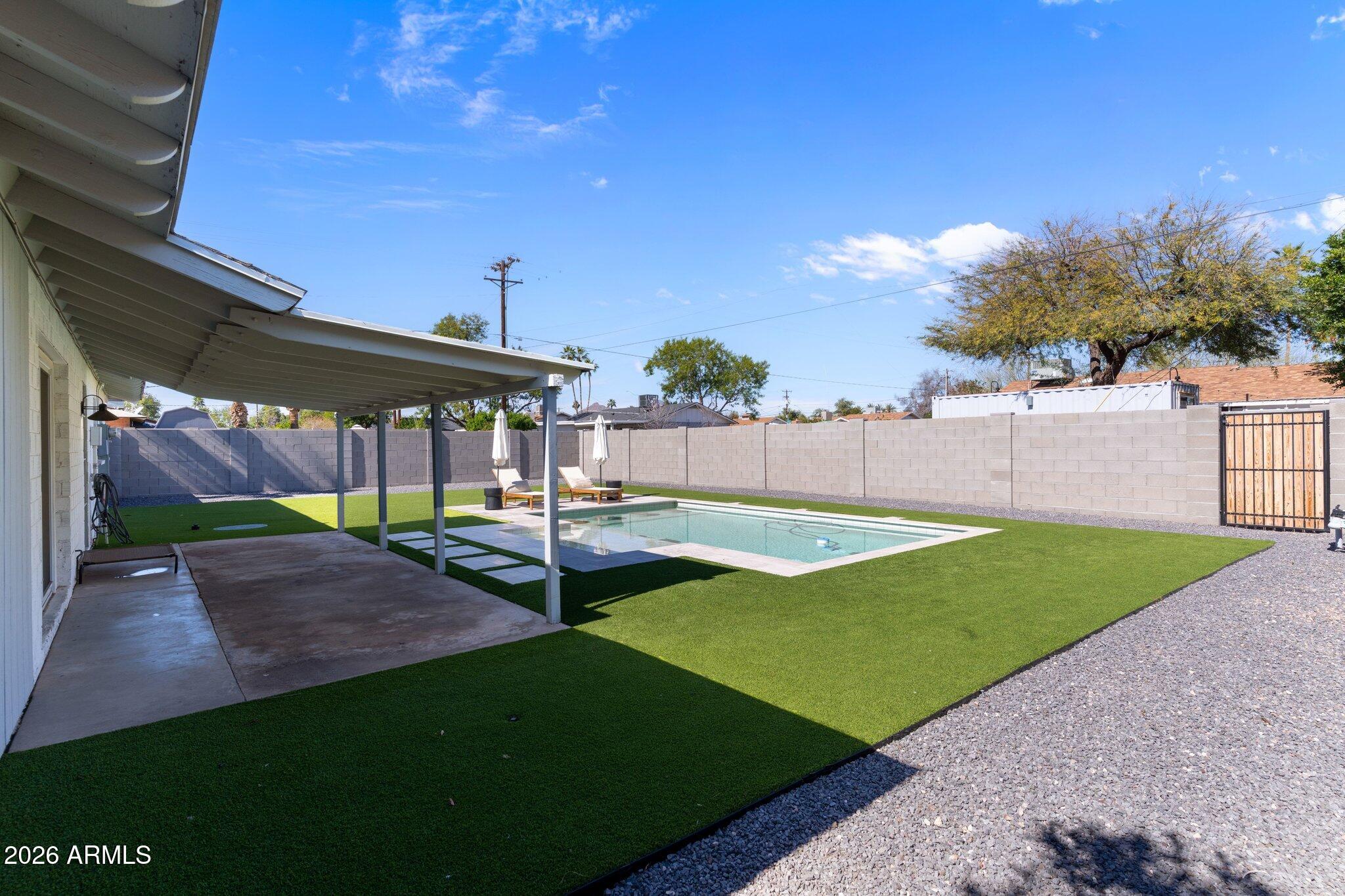 8602 E ROANOKE Avenue