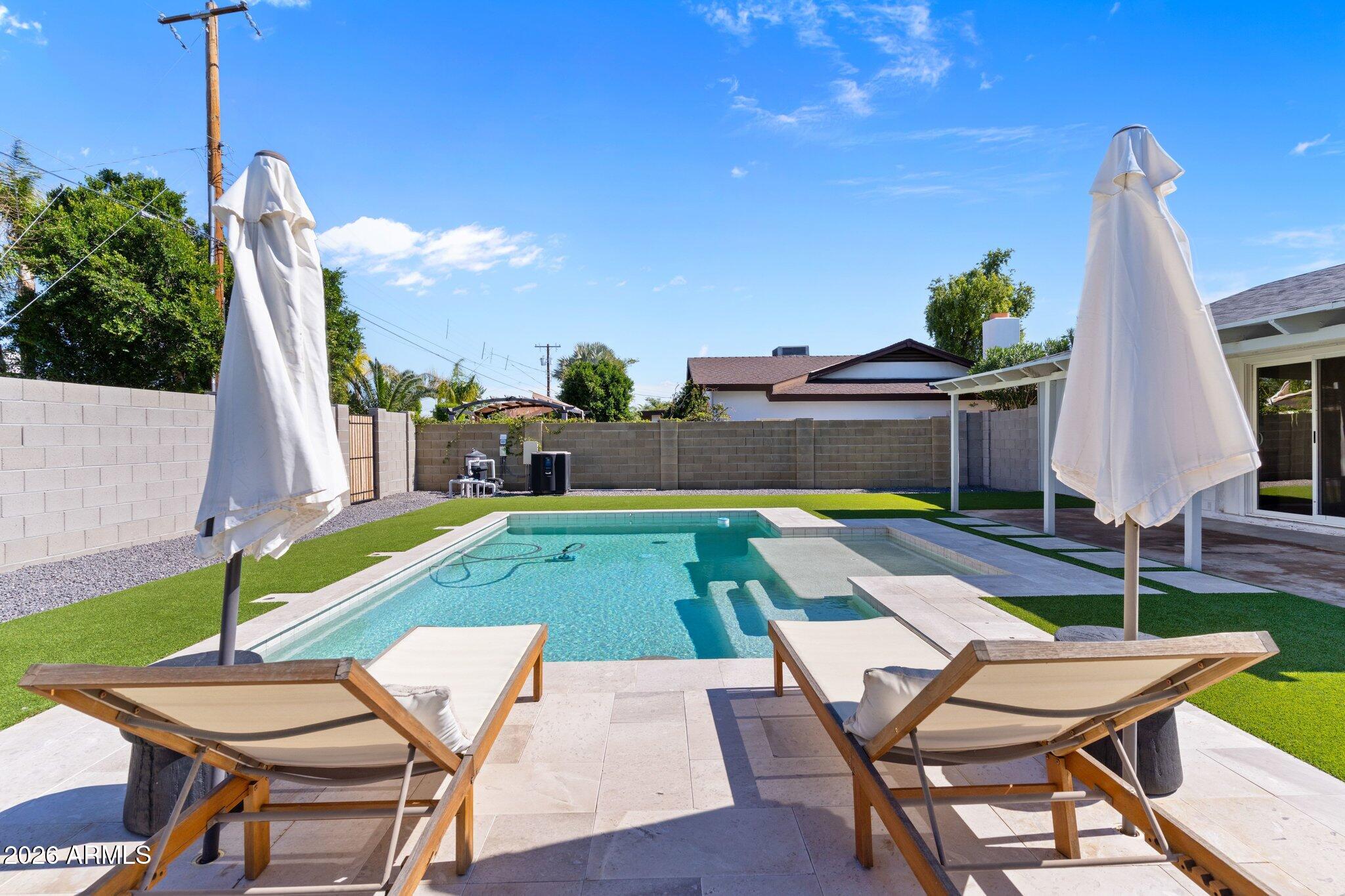 8602 E ROANOKE Avenue