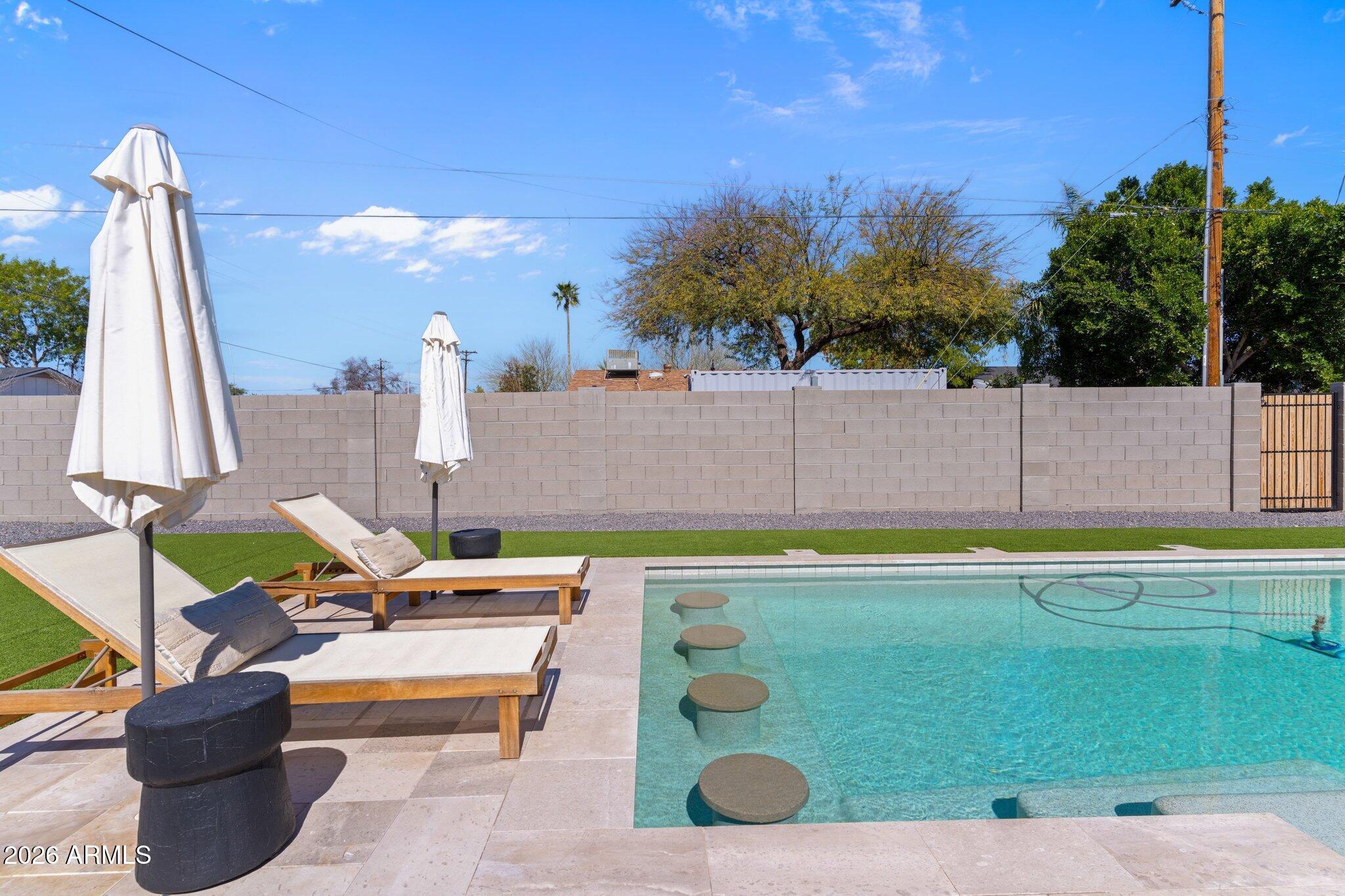 8602 E ROANOKE Avenue