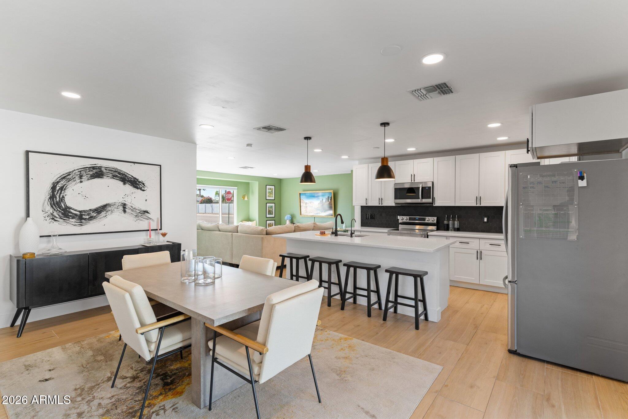 8602 E ROANOKE Avenue