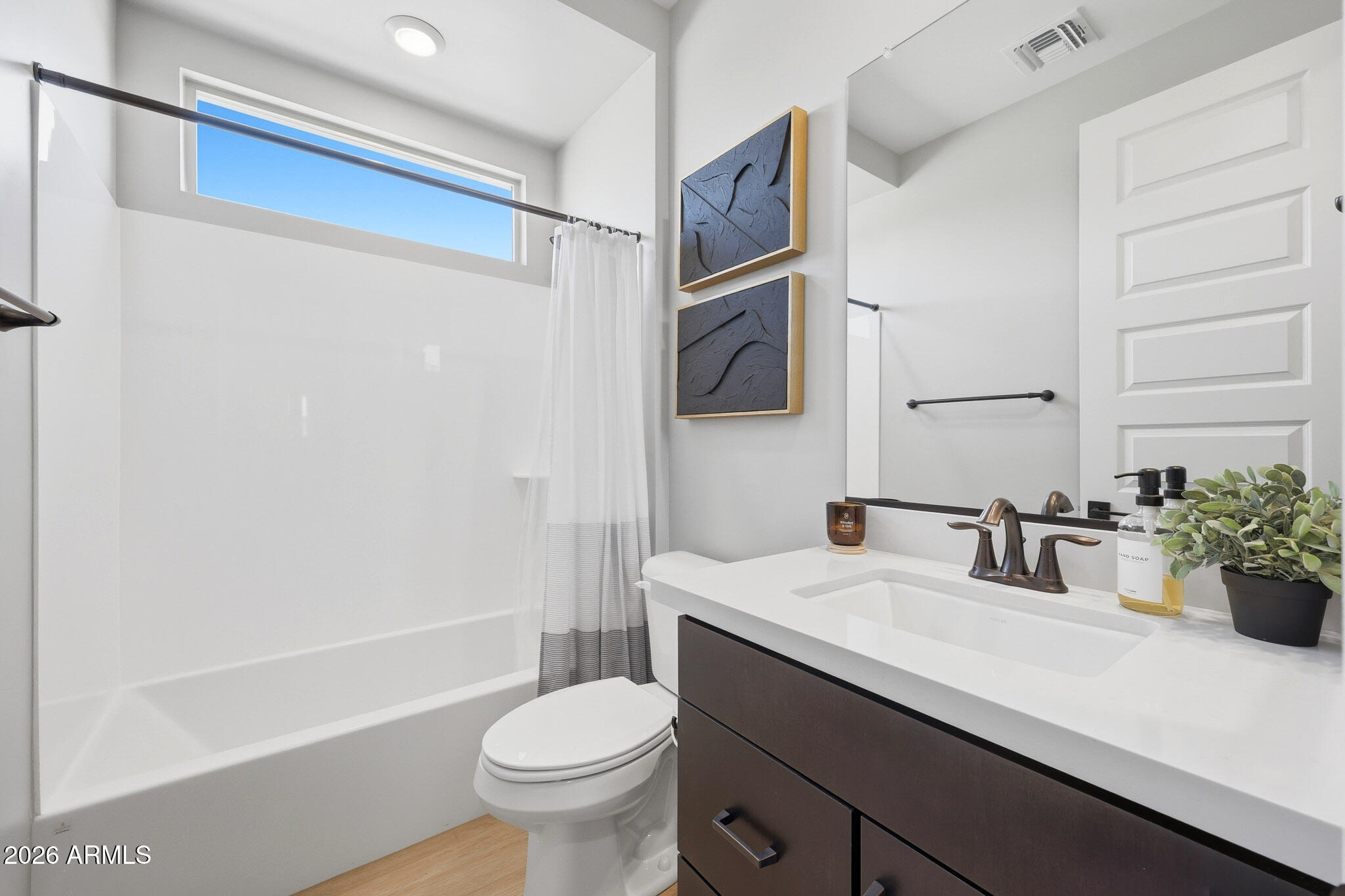 2209 E FALLEN LEAF Lane