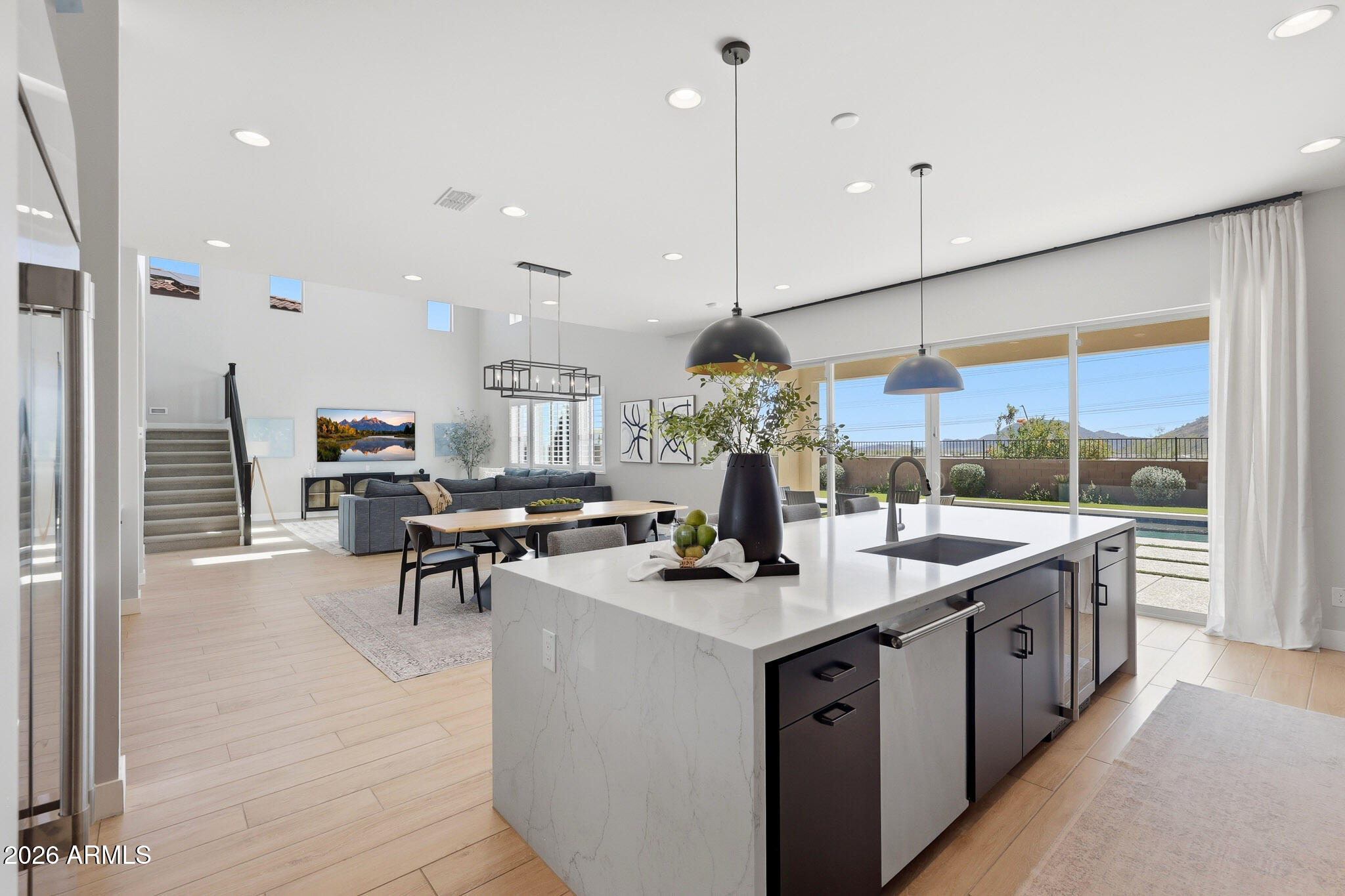 2209 E FALLEN LEAF Lane