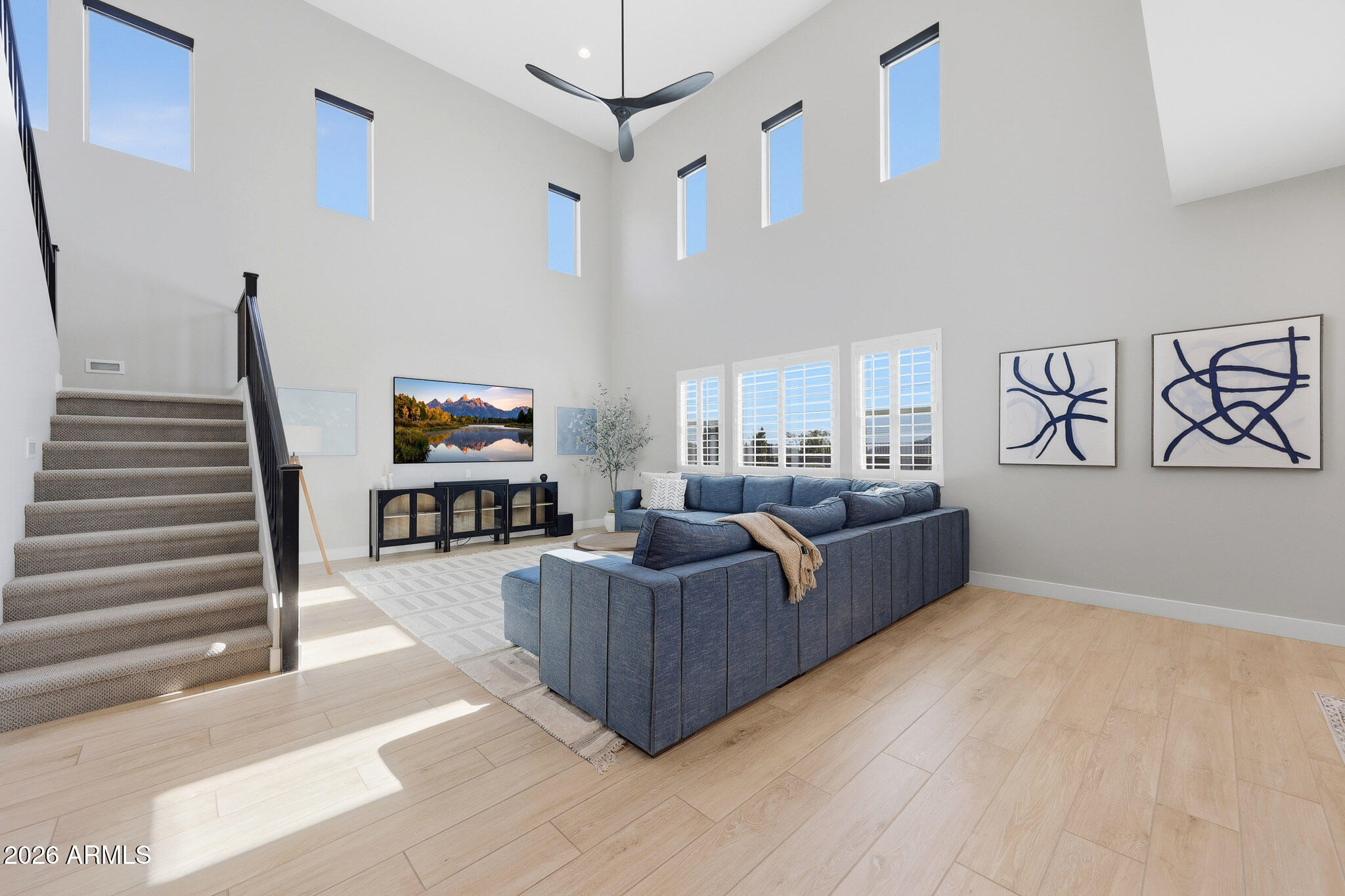 2209 E FALLEN LEAF Lane