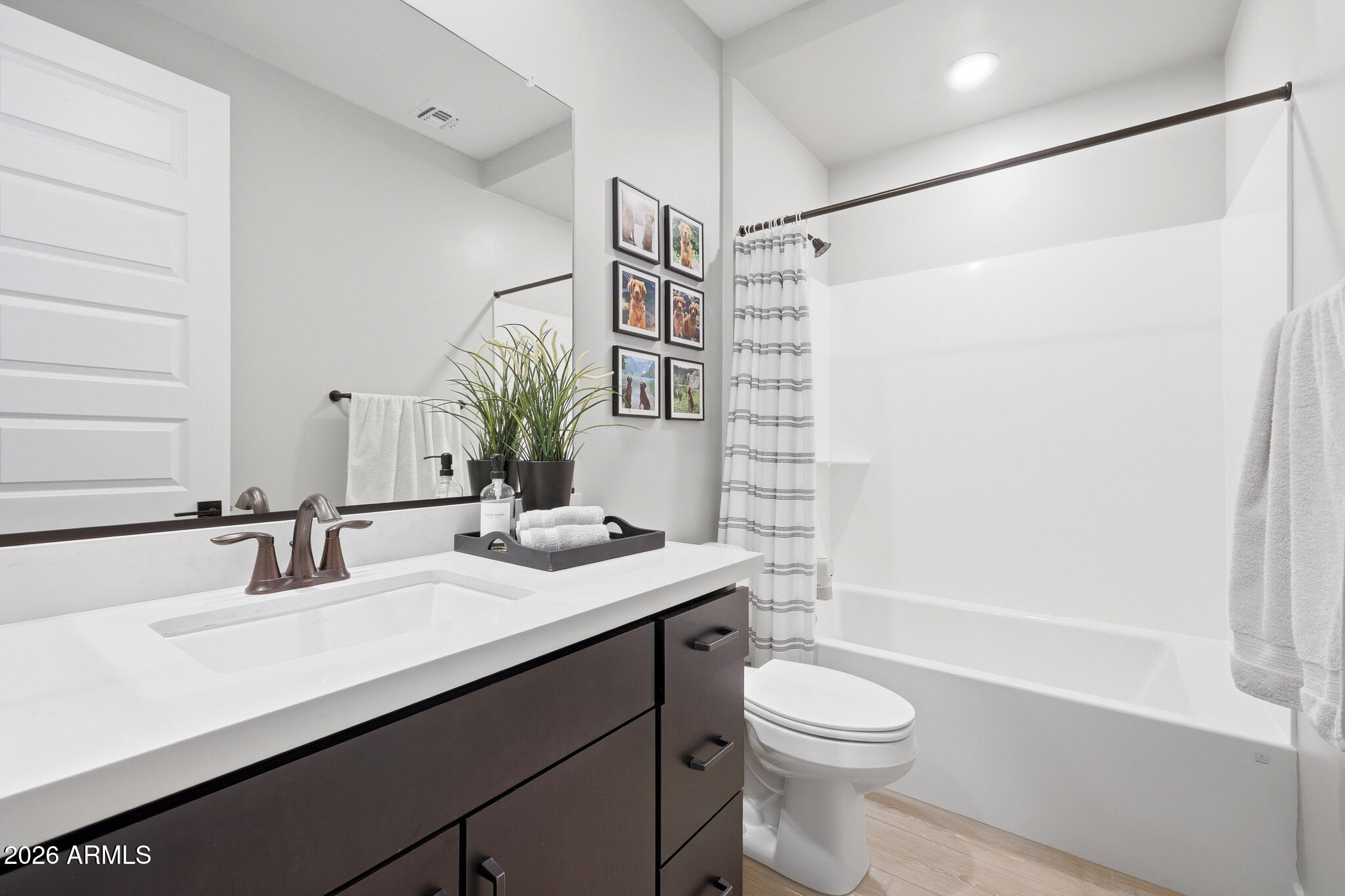 2209 E FALLEN LEAF Lane