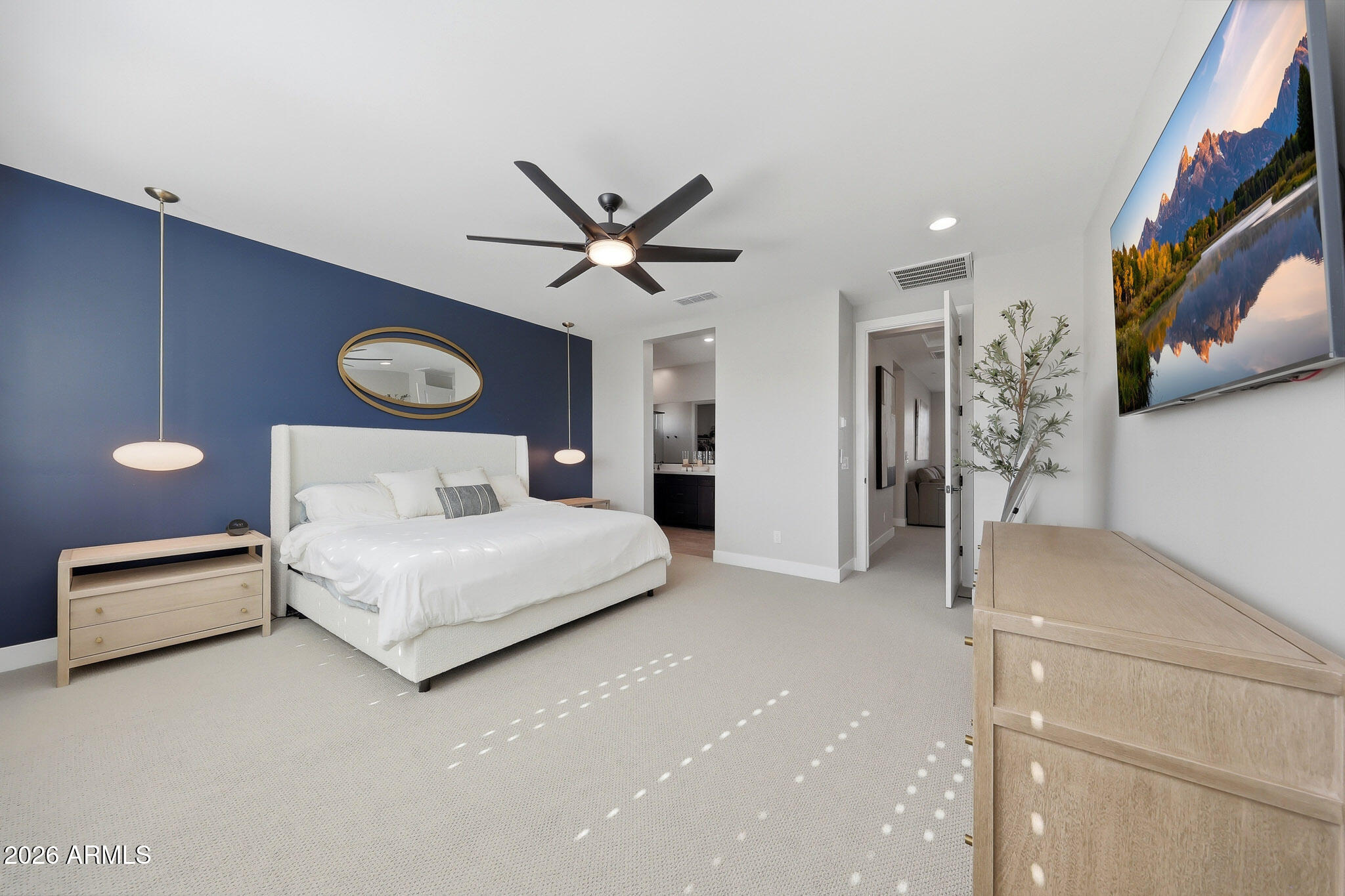 2209 E FALLEN LEAF Lane