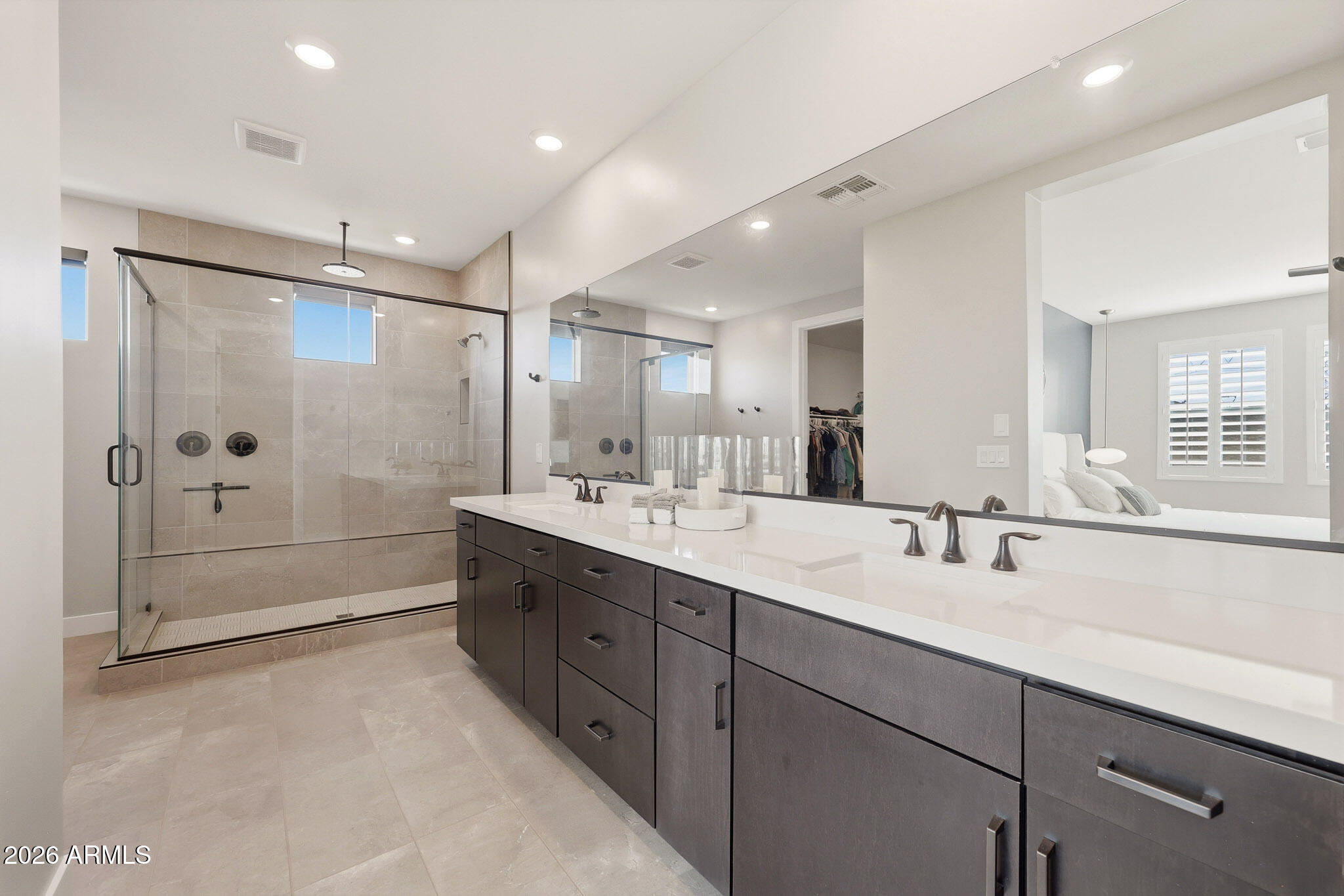 2209 E FALLEN LEAF Lane