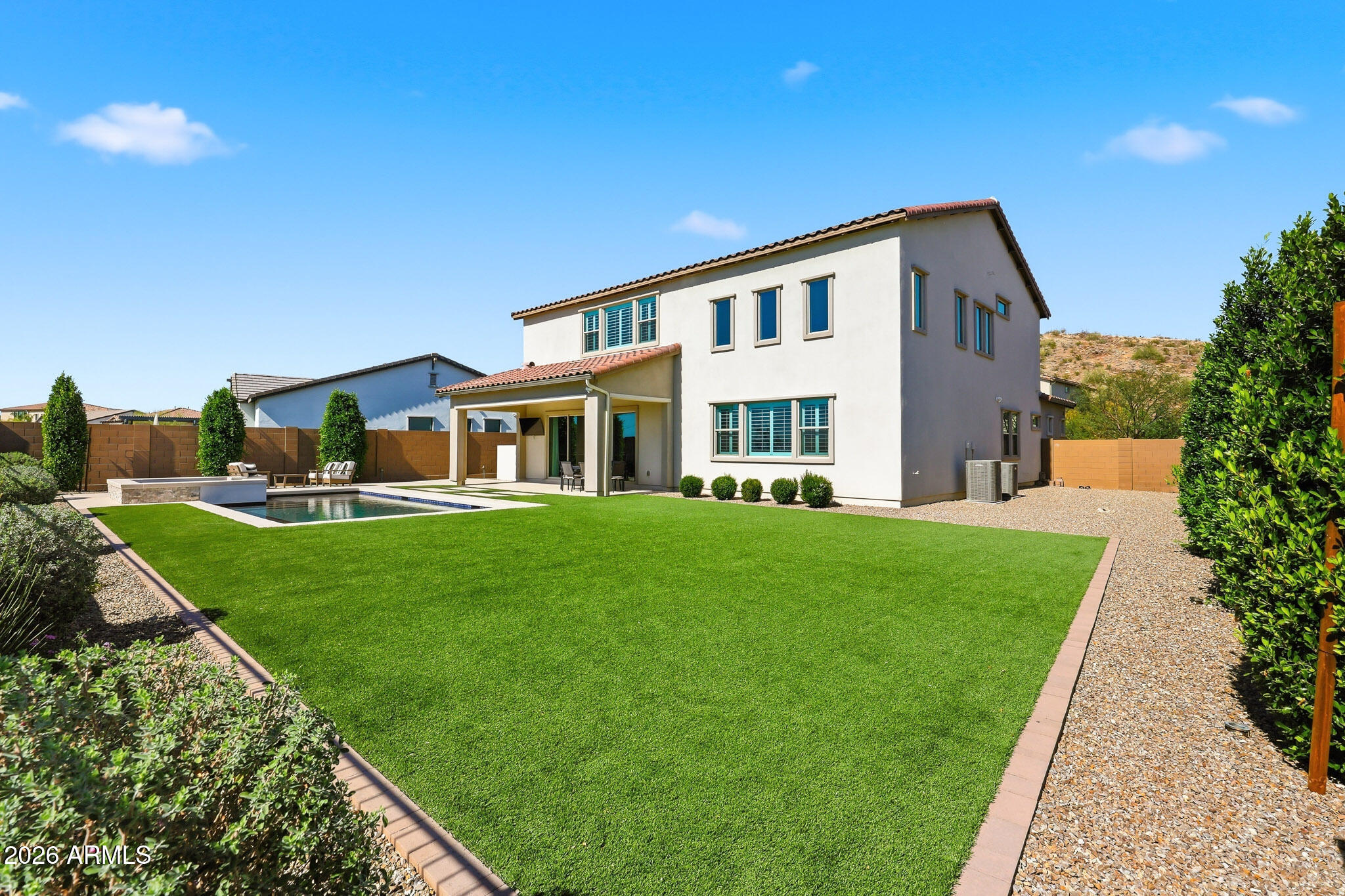 2209 E FALLEN LEAF Lane