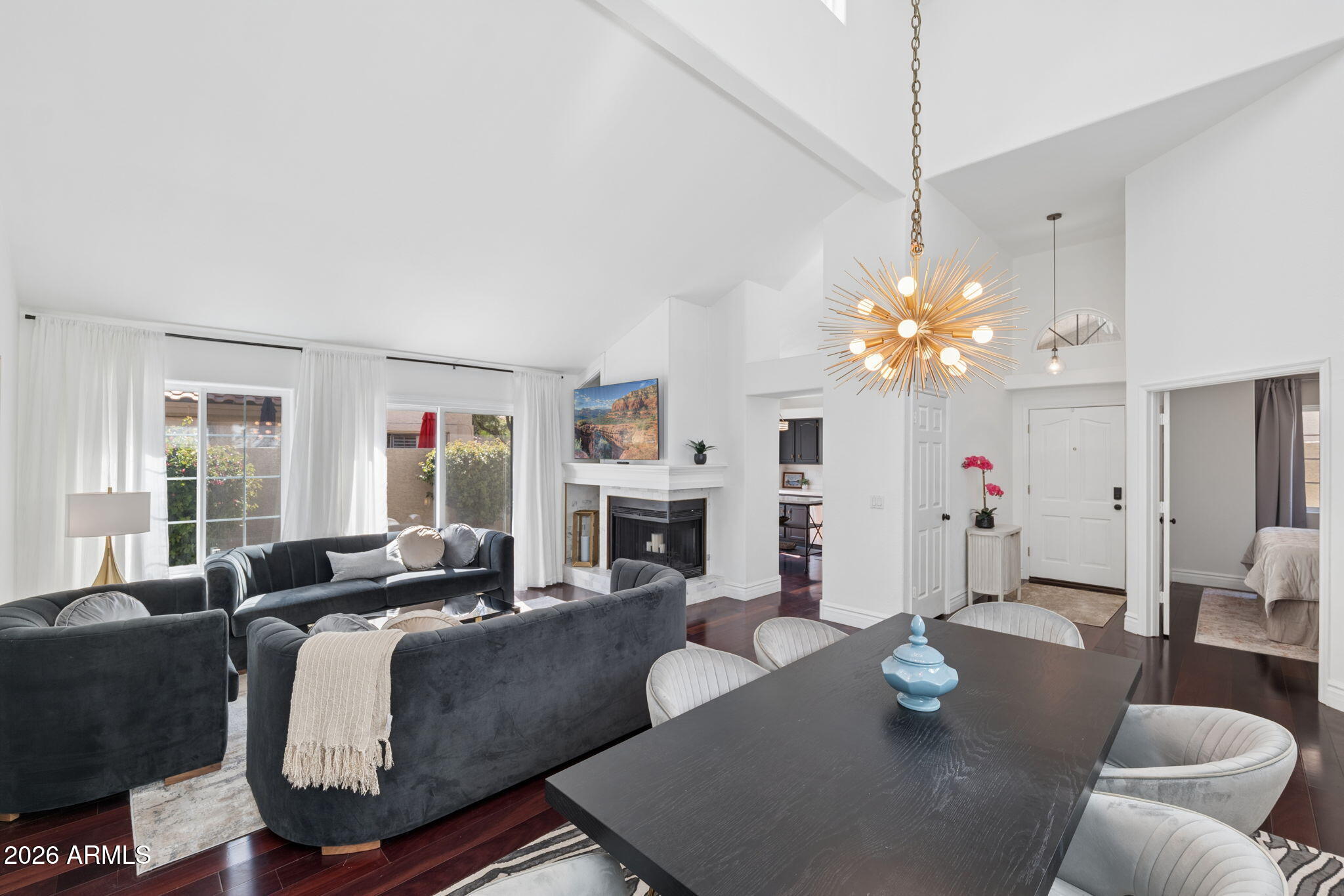 7925 E PEPPER TREE Lane