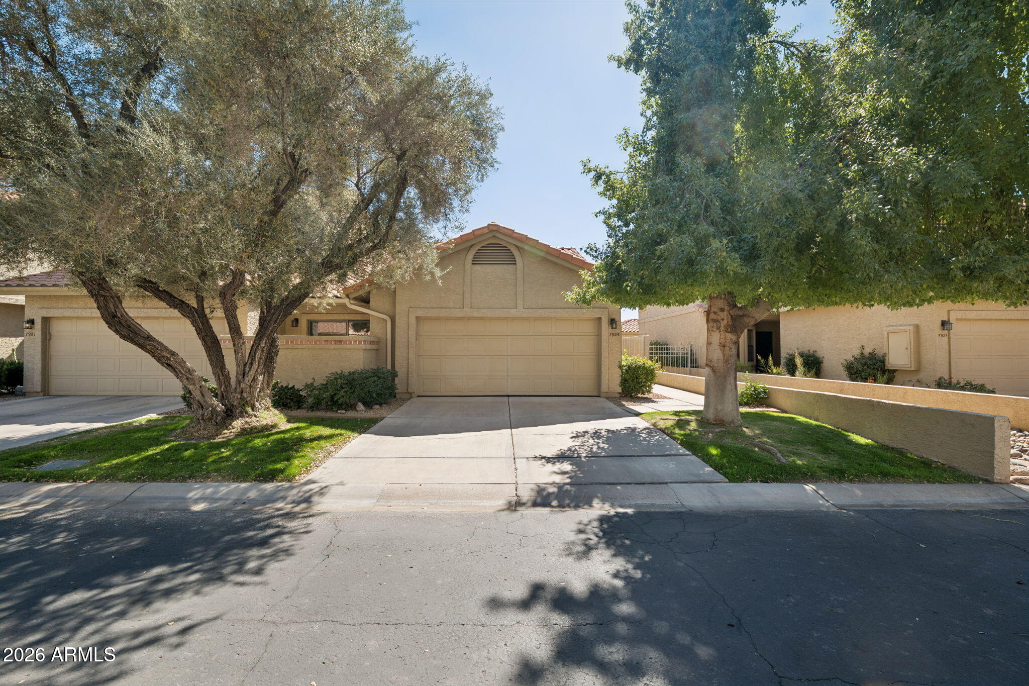 7925 E PEPPER TREE Lane