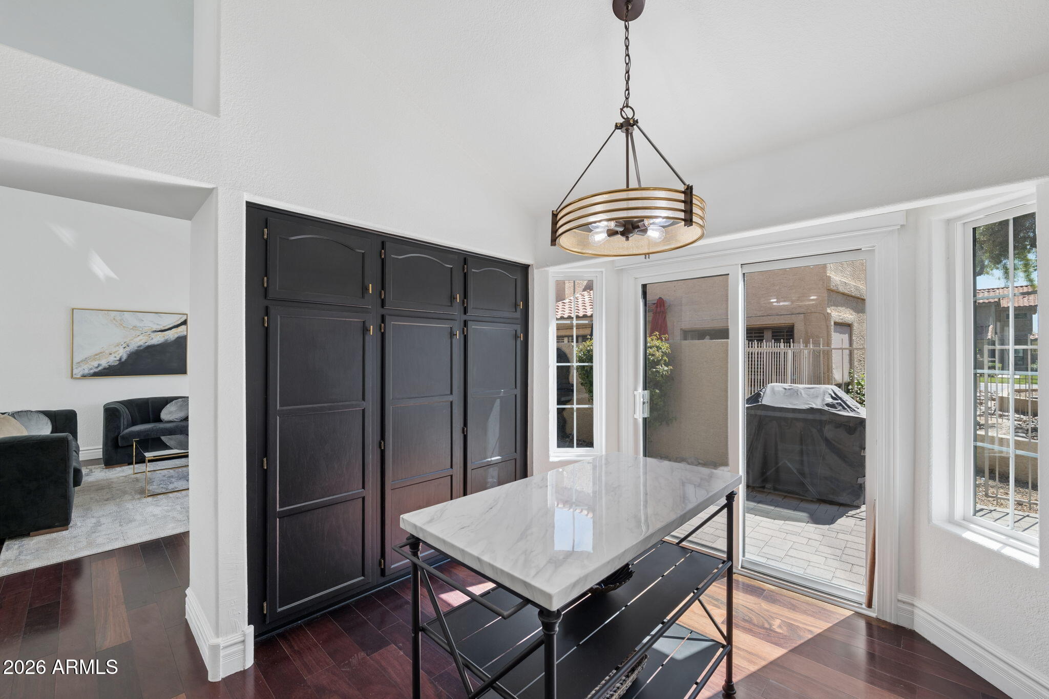 7925 E PEPPER TREE Lane