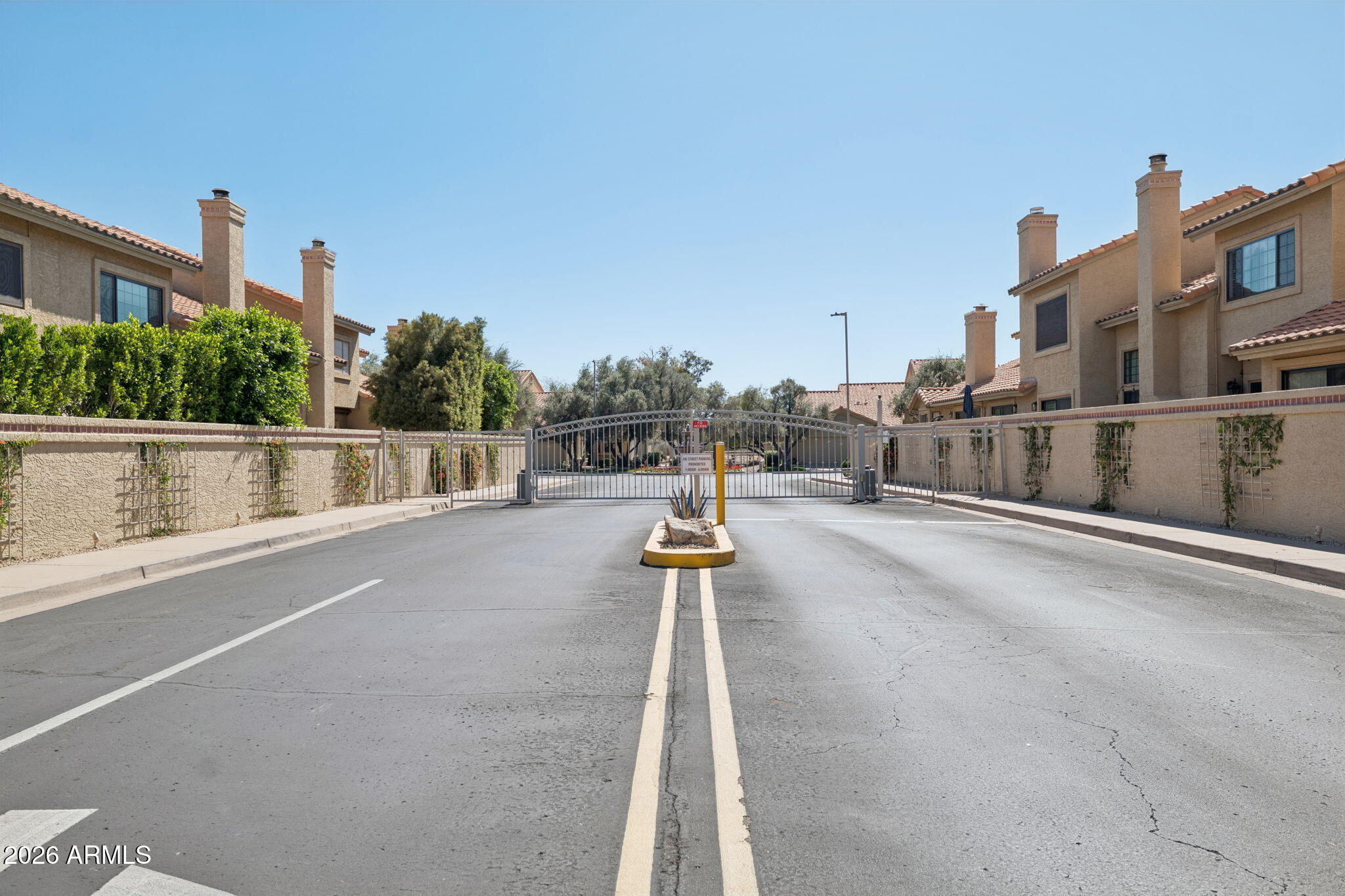 7925 E PEPPER TREE Lane