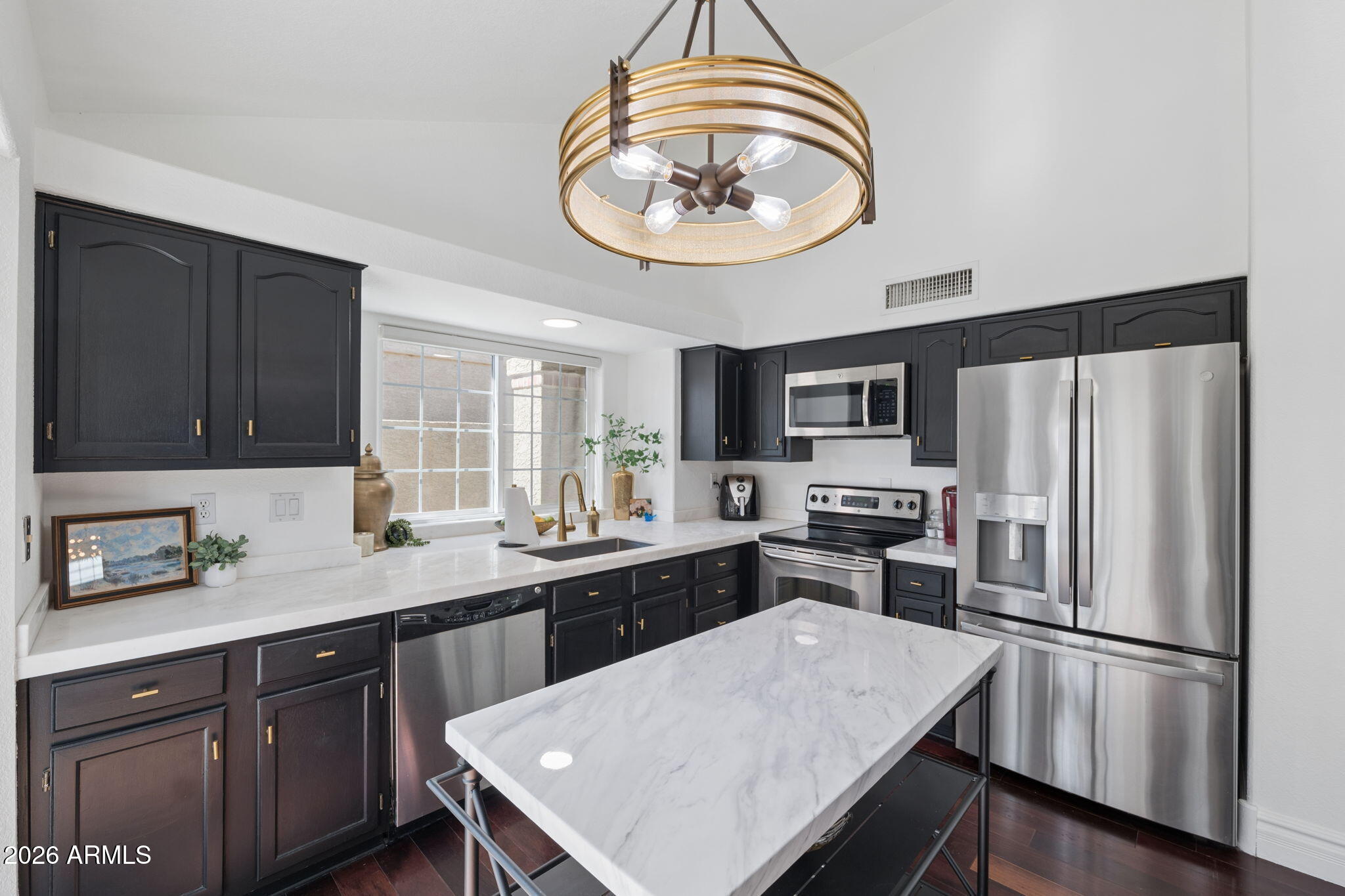 7925 E PEPPER TREE Lane