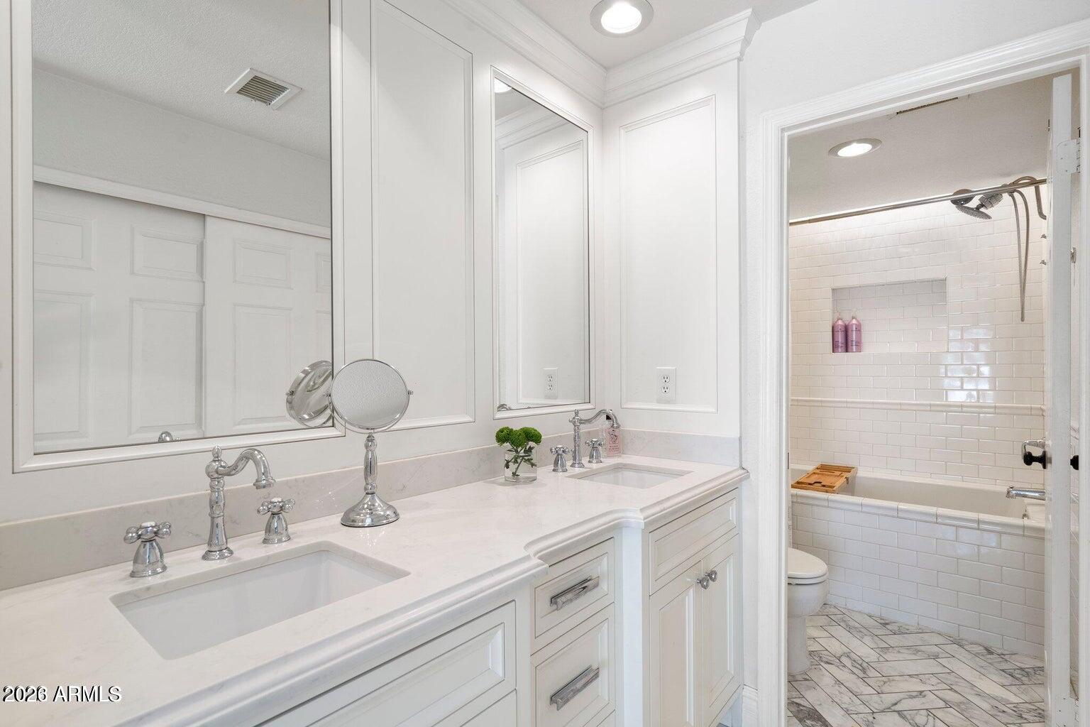 7925 E PEPPER TREE Lane