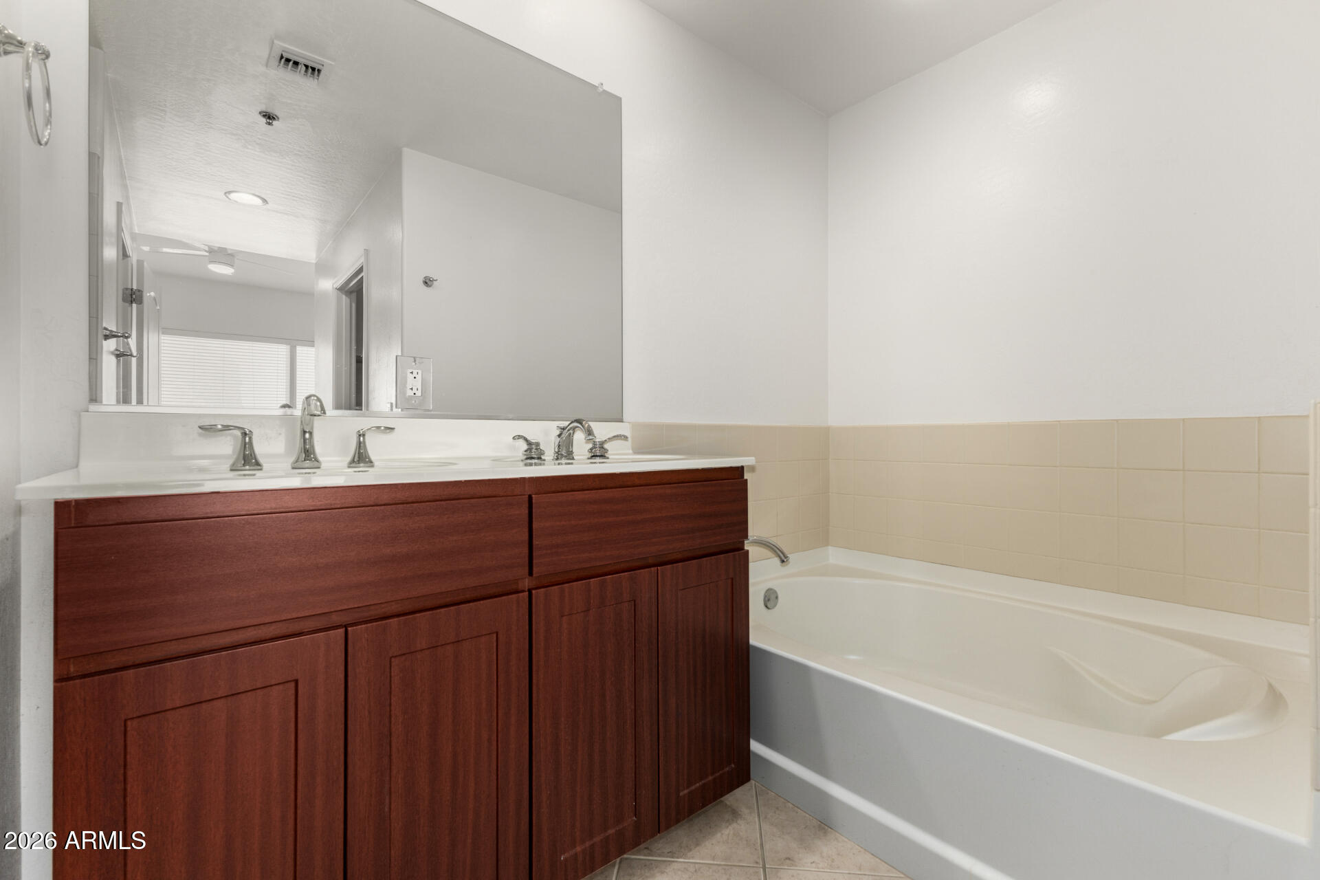 2302 N CENTRAL Avenue 404