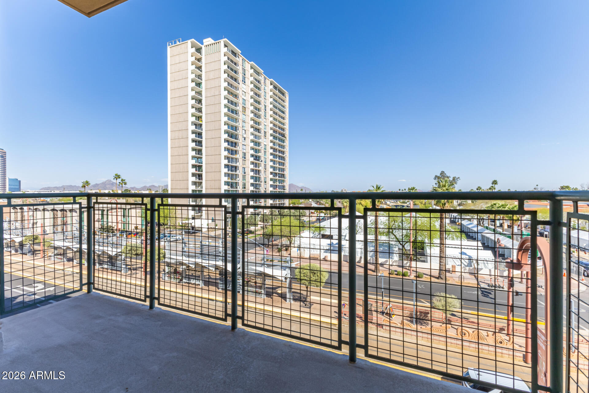 2302 N CENTRAL Avenue 404