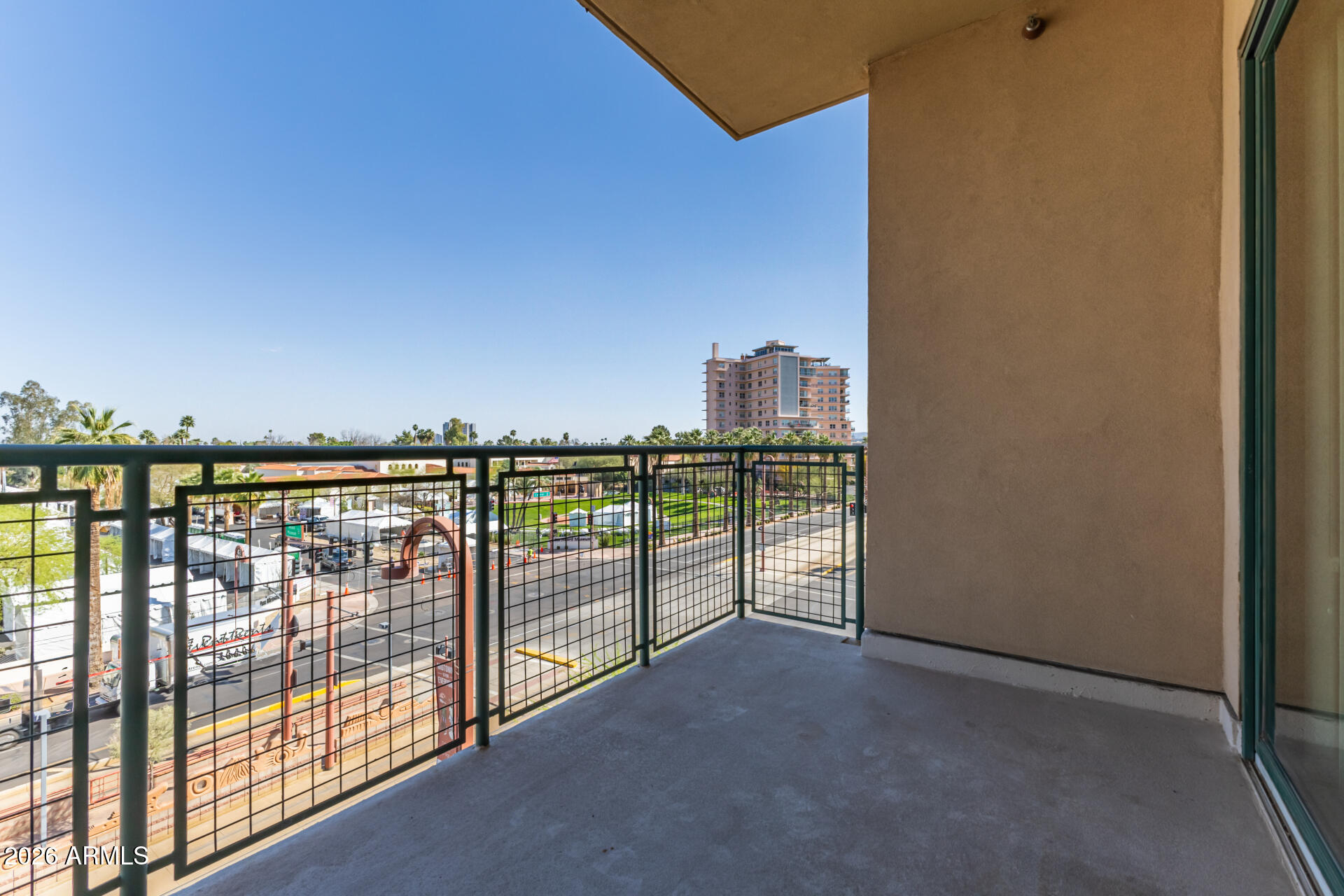 2302 N CENTRAL Avenue 404