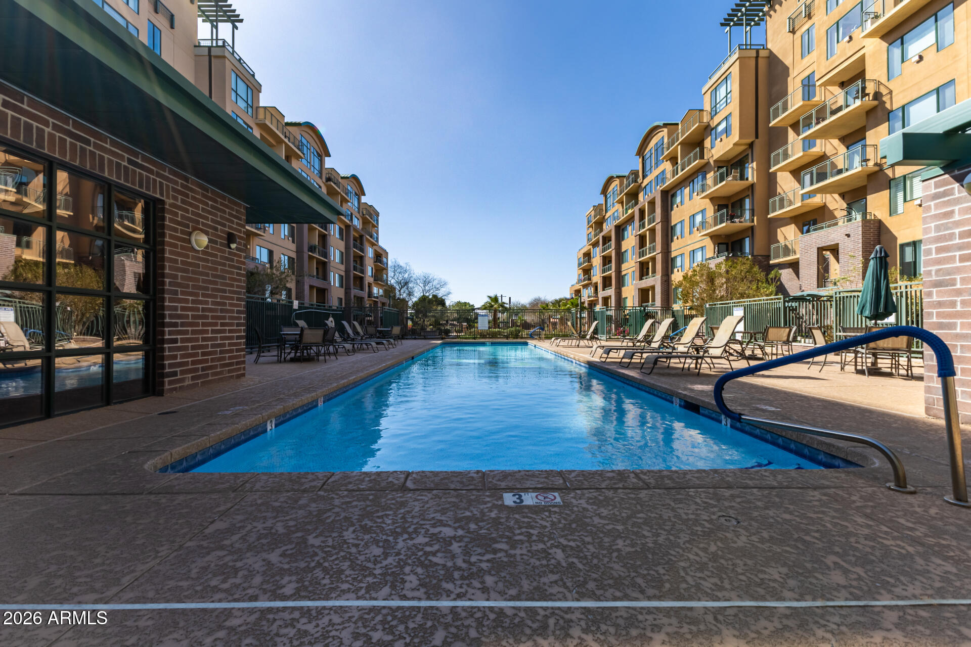 2302 N CENTRAL Avenue 404